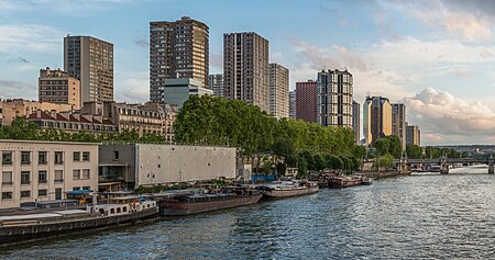 Picture of the day





The 15th arrondissement of Paris as seen from the Pont de Bir-Hakeim, shortly before sunset