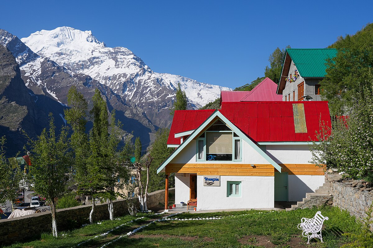 Picture of the day





Youngzin cottage in the historic Gemoor Khar against backdrop of the Gephan range, Gemur village, Lahaul, India. Elevation 3,290 m (10,790 ft), peaks about 6,000 m (20,000 ft).
 #ImageOfTheDay