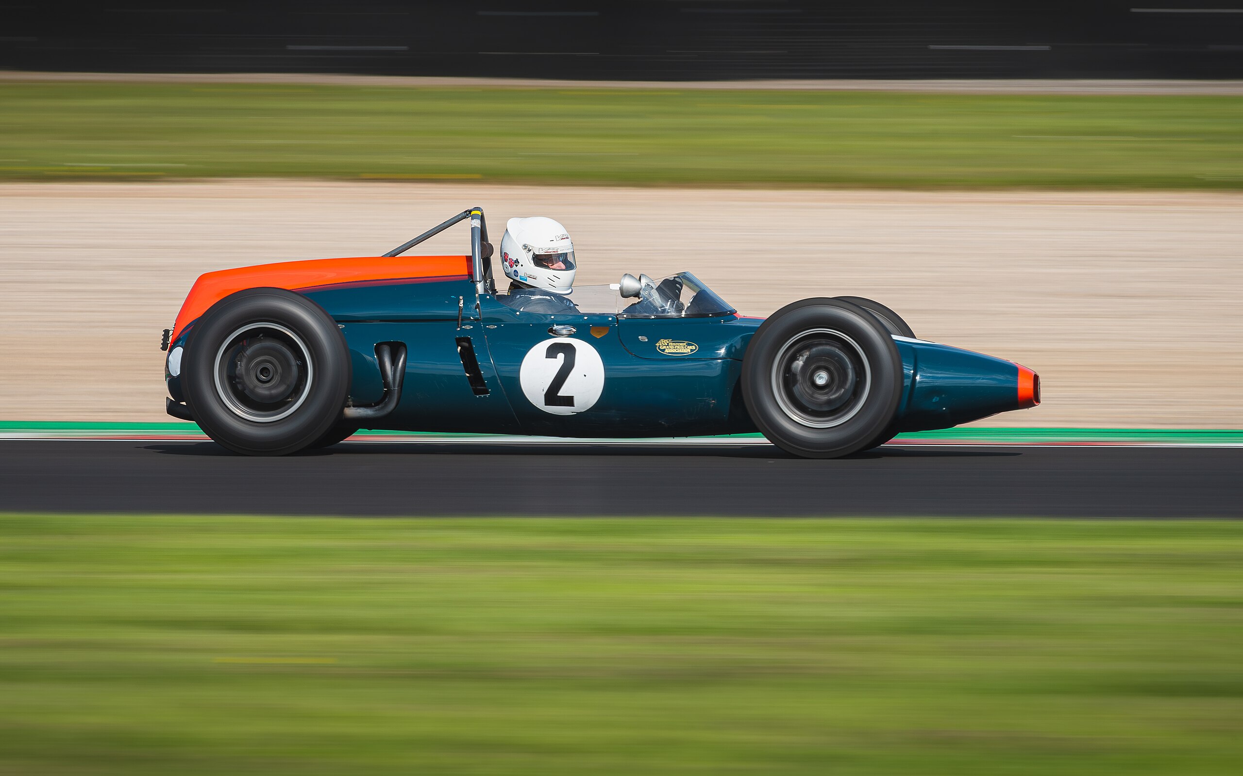 Picture of the day





A Formula One car Cooper T53, built in 1961 by the by British motorsport team Cooper for sales. The picture was taken in 2023, during a historic race at Donington Park, England.
 #ImageOfTheDay