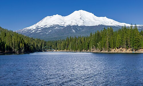 Picture of the day





View across Lake Siskiyou in Northern California to Mount Shasta. At 4317 m, the stratovolcano is the second highest peak in the Cascade Range.
 #ImageOfTheDay