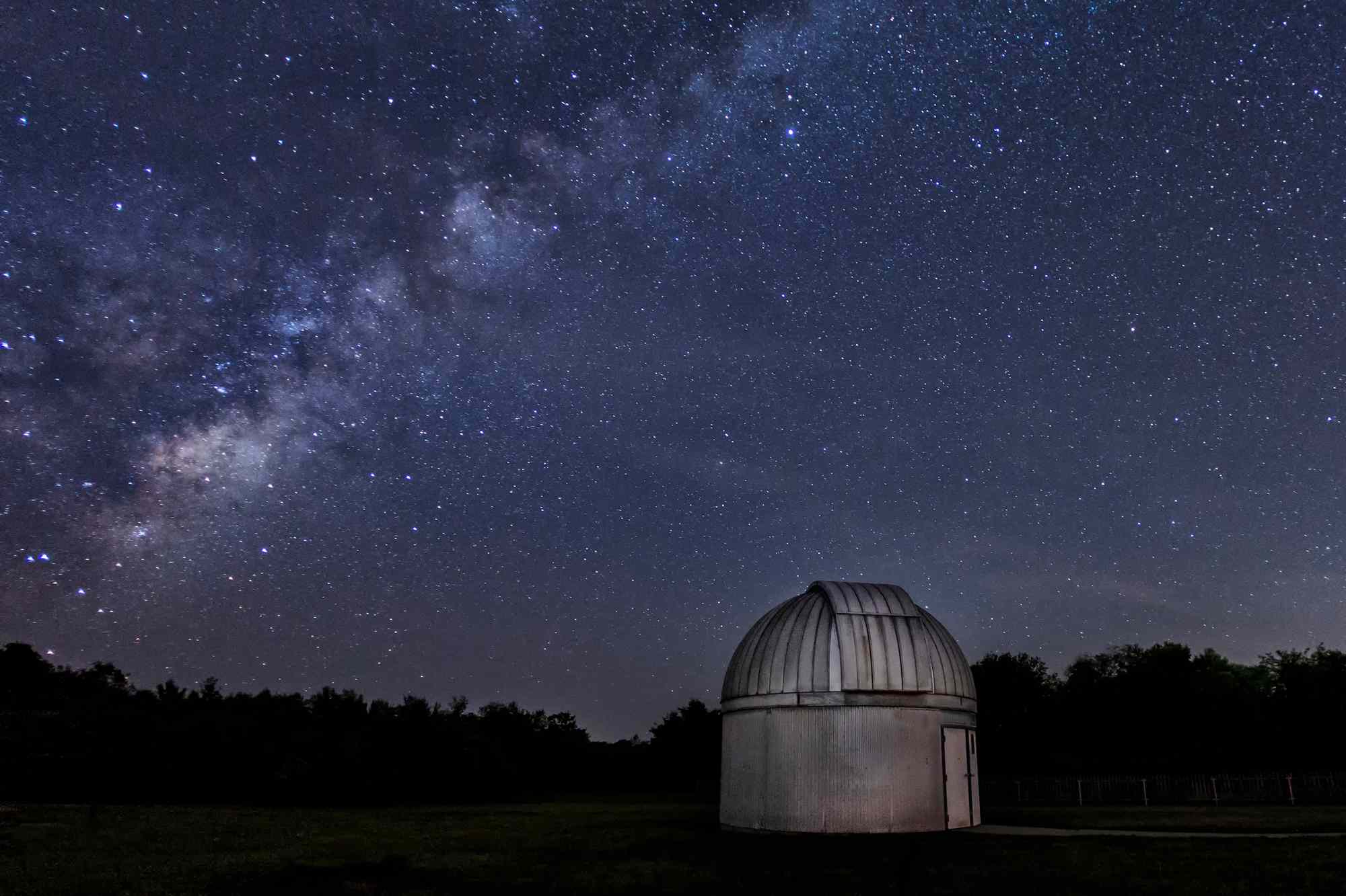 This Beach Town Is One of the Best Places to Stargaze on the East Coast—and It Has Quiet Beaches and Local Clam Shacks