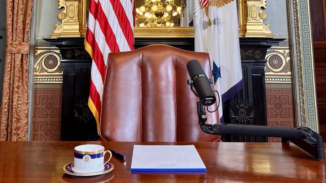 WATCH LIVE: JD Vance Hosts Charlie Kirk Show from the White House – 12 pm ET – 
Vice President JD Vance will host the Charlie Kirk Show live from the White House this afternoon, five days after the 31-year-old Turning Point USA founder’s tragic passing.
The post WATCH LIVE: JD Vance Hosts Charlie Kirk Show from the White House – 12 pm ET appeared first on The Gateway Pundit.