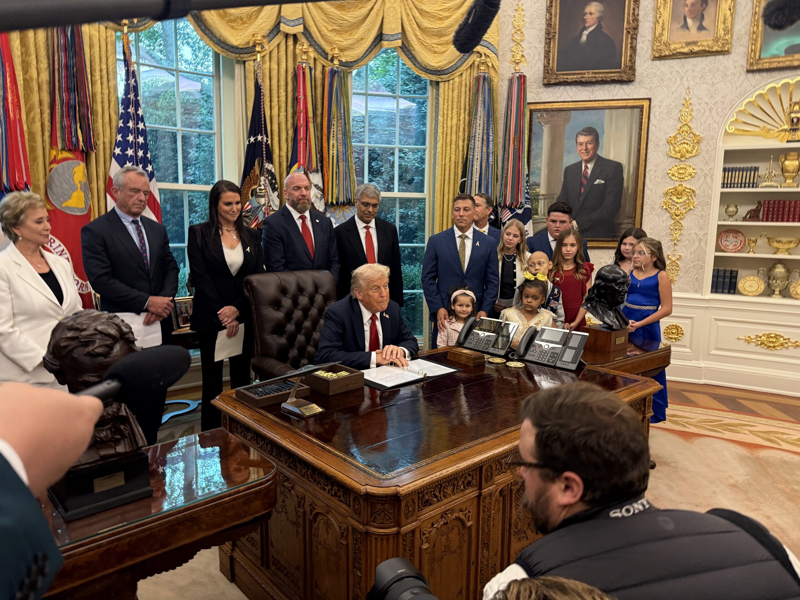 WATCH LIVE: President Trump Signs Exectutive Order on Pediatric Cancer Research – 
President Trump is signing an executive order to advance pediatric cancer research and artificial intelligence implementation to uncover the cause of cancer and identify cancer earlier.
The post WATCH LIVE: President Trump Signs Exectutive Order on Pediatric Cancer Research appeared first on The Gateway Pundit.