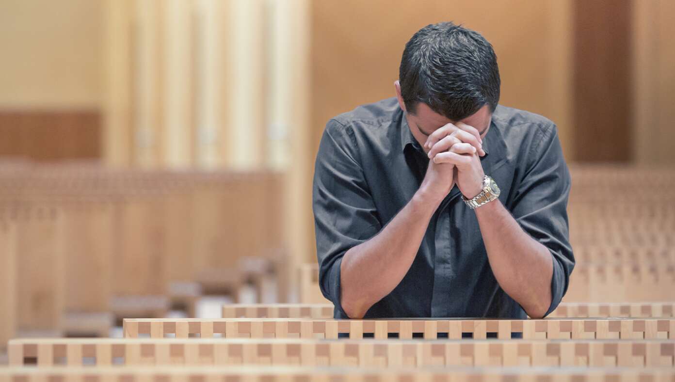 Baptist Pastor Resigns In Shame After Old Tweets Containing ‘Darn’ Resurface #BabylonBee
