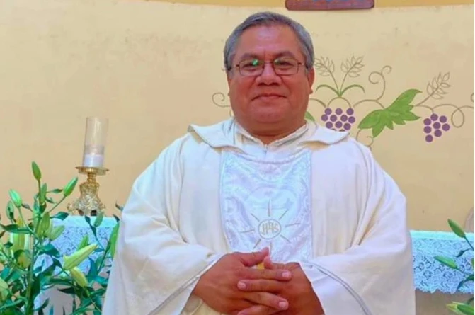 Priest reported missing in Mexico is found dead – #Catholic – 
 
 Father Bertoldo Pantaleón Estrada. / Credit: Photo courtesy of San Cristóbal Parish

Puebla, Mexico, Oct 9, 2025 / 16:53 pm (CNA).
The body of Father Bertoldo Pantaleón Estrada was found on Oct. 6. The Mexican priest had been reported missing on Saturday, Oct. 4, in the state of Guerrero.The Mexican Episcopal Conference (CEM) and the Diocese of Chilpancingo-Chilapa confirmed that, according to authorities, the priest’s remains were found around 2 p.m. local time. Pantaleón Estrada was the parish priest in the town of Mezcala, located in the southeast of the country.So far, there are no details regarding the cause of death. The Guerrero state attorney general’s office reported that it has launched an investigation to “clarify what happened.”In a statement, the bishop of Chilpancingo-Chilapa, José de Jesús González Hernández, asked the authorities to “help us determine the responsibility of those involved in this unfortunate event.”At the same time, he stated that “as bishop, and on behalf of the entire diocesan community, I forgive those directly involved for these acts, leaving the administration of justice to God.”González Hernández also called for “the conversion of our hearts” and asked God that the entire population may continue “walking the path of peace and in favor of life.”Violence against the Catholic Church in MexicoIn their statement, the Mexican bishops thanked God “for the priestly ministry of Father Bertoldo, for his generous dedication to the service of the Gospel and the Church, especially among the communities entrusted to him.”They also lamented that the acts of violence have once again plunged the Catholic community into mourning.This incident occurs almost a year after the death of Father Marcelo Pérez of the Diocese of San Cristóbal de las Casas, who was murdered after celebrating Mass.According to the Catholic Multimedia Center, which tracks attacks against the clergy, one cardinal and approximately 60 priests have been murdered since 1990. Since 2018 alone, the organization reports 12 murders of priests; 14 attacks on priests and bishops; a weekly average of 26 churches attacked, desecrated, or assaulted; and nearly 900 cases of extortion and death threats against members of the Catholic Church.In view of this situation, the CEM demanded that state and federal authorities conduct “a prompt, thorough, and transparent investigation that will allow for the clarification of this crime and the just punishment of those responsible.”“As shepherds of the people of God, we raise our voices to remind everyone that no form of violence can have a place in a society that honors life and seeks goodness, truth, and peace for all its citizens,” the country’s bishops stated.Finally, Mexico’s bishops concluded their message by imploring Christ the Good Shepherd to “receive our brother into his kingdom and grant him a share in the eternal joy promised to his faithful servants.”This story was first published by ACI Prensa, CNA’s Spanish-language news partner. It has been translated and adapted by CNA.