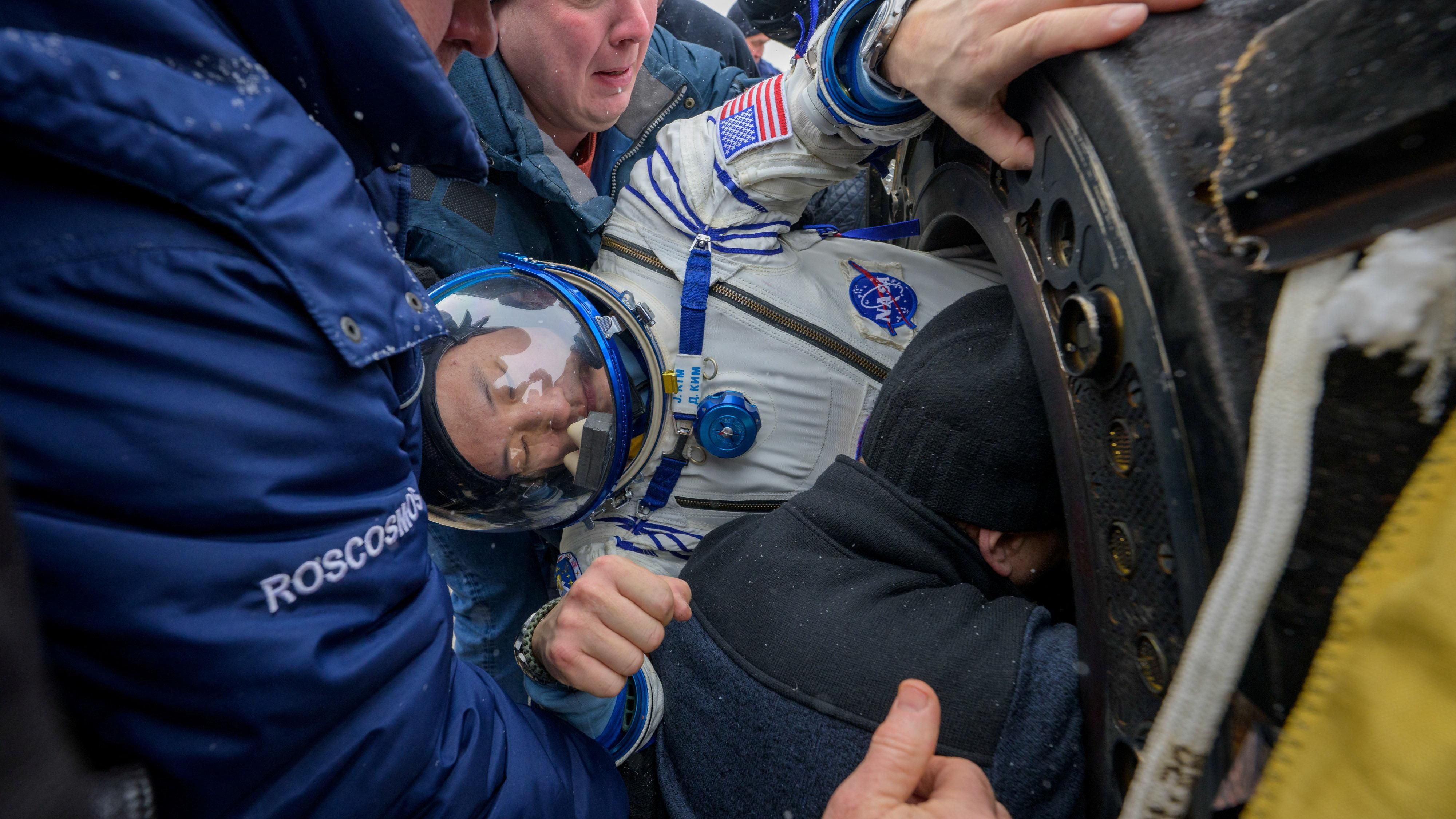 NASA Astronaut Jonny Kim Returns to Earth - The Soyuz MS-27 spacecraft is seen as it lands in a remote area near the town of Zhezkazgan, Kazakhstan with Expedition 73 NASA astronaut Jonny Kim, and Roscosmos cosmonauts Sergey Ryzhikov and Alexey Zubritsky aboard, Tuesday, Dec. 9, 2025.