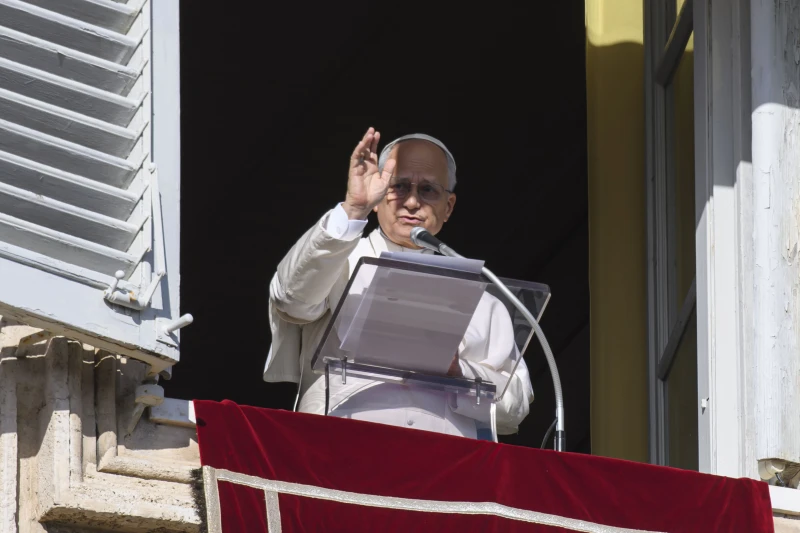 ‘Peace is possible,’ Pope Leo XIV says after visits to Turkey and Lebanon – #Catholic –
Pope Leo XIV addresses pilgrims gathered in St. Peter’s Square at the Vatican for the Angelus on Dec. 7, 2025. / Credit: Vatican Media
Vatican City, Dec 7, 2025 / 09:00 am (CNA).
Pope Leo XIV on Sunday said his apostolic journey to Turkey and Lebanon showed that “peace is possible,” pointing to renewed steps toward Christian unity and powerful encounters with the Lebanese people still seeking justice after the 2020 Beirut port explosion.Speaking after the Angelus to pilgrims gathered in St. Peter’s Square on Dec. 7, the pope recalled praying in İznik, ancient Nicaea, with Ecumenical Patriarch Bartholomew, considered first among equals among Eastern Orthodox bishops, and representatives of other Christian communities on the 1,700th anniversary of the First Council of Nicaea. Marking Sunday’s 60th anniversary of the “Common Declaration” between Pope Paul VI and Patriarch Athenagoras, Leo said: “We give thanks to God and renew our dedication to journeying towards the full visible unity of all Christians.”In Lebanon, the pope said he encountered a “mosaic of coexistence” and met people who serve the most vulnerable by welcoming refugees, visiting the imprisoned, and sharing food with those in need. He was especially moved by meeting relatives of the victims of the Beirut port blast. “The Lebanese people were waiting for a word and a presence of consolation, but it was they who comforted me with their faith and their enthusiasm,” he said.The pope also expressed closeness to communities in south and southeast Asia struck by recent natural disasters, praying for victims and urging international solidarity.Earlier, in his Advent catechesis before the Angelus, Pope Leo reflected on John the Baptist’s call to prepare the way of the Lord. John’s severe tone, he said, still resonates because it carries God’s “plea to take life seriously” and to ready the heart for the God who judges “not by appearance, but by deeds and intentions.”The pope said the kingdom manifests itself gently, in the meekness and mercy of Christ described by Isaiah as a shoot rising from a seemingly dead tree trunk. He linked this surprising newness to the spirit of the Second Vatican Council, which closed 60 years ago and continues to guide the Church on its journey toward unity and renewal.“This is the spirituality of Advent, very luminous and concrete,” he said. “The streetlights remind us that each of us can be a little light, if we welcome Jesus, the shoot of a new world.” ‘Peace is possible,’ Pope Leo XIV says after visits to Turkey and Lebanon – #Catholic –
Pope Leo XIV addresses pilgrims gathered in St. Peter’s Square at the Vatican for the Angelus on Dec. 7, 2025. / Credit: Vatican Media
Vatican City, Dec 7, 2025 / 09:00 am (CNA).
Pope Leo XIV on Sunday said his apostolic journey to Turkey and Lebanon showed that “peace is possible,” pointing to renewed steps toward Christian unity and powerful encounters with the Lebanese people still seeking justice after the 2020 Beirut port explosion.Speaking after the Angelus to pilgrims gathered in St. Peter’s Square on Dec. 7, the pope recalled praying in İznik, ancient Nicaea, with Ecumenical Patriarch Bartholomew, considered first among equals among Eastern Orthodox bishops, and representatives of other Christian communities on the 1,700th anniversary of the First Council of Nicaea. Marking Sunday’s 60th anniversary of the “Common Declaration” between Pope Paul VI and Patriarch Athenagoras, Leo said: “We give thanks to God and renew our dedication to journeying towards the full visible unity of all Christians.”In Lebanon, the pope said he encountered a “mosaic of coexistence” and met people who serve the most vulnerable by welcoming refugees, visiting the imprisoned, and sharing food with those in need. He was especially moved by meeting relatives of the victims of the Beirut port blast. “The Lebanese people were waiting for a word and a presence of consolation, but it was they who comforted me with their faith and their enthusiasm,” he said.The pope also expressed closeness to communities in south and southeast Asia struck by recent natural disasters, praying for victims and urging international solidarity.Earlier, in his Advent catechesis before the Angelus, Pope Leo reflected on John the Baptist’s call to prepare the way of the Lord. John’s severe tone, he said, still resonates because it carries God’s “plea to take life seriously” and to ready the heart for the God who judges “not by appearance, but by deeds and intentions.”The pope said the kingdom manifests itself gently, in the meekness and mercy of Christ described by Isaiah as a shoot rising from a seemingly dead tree trunk. He linked this surprising newness to the spirit of the Second Vatican Council, which closed 60 years ago and continues to guide the Church on its journey toward unity and renewal.“This is the spirituality of Advent, very luminous and concrete,” he said. “The streetlights remind us that each of us can be a little light, if we welcome Jesus, the shoot of a new world.”