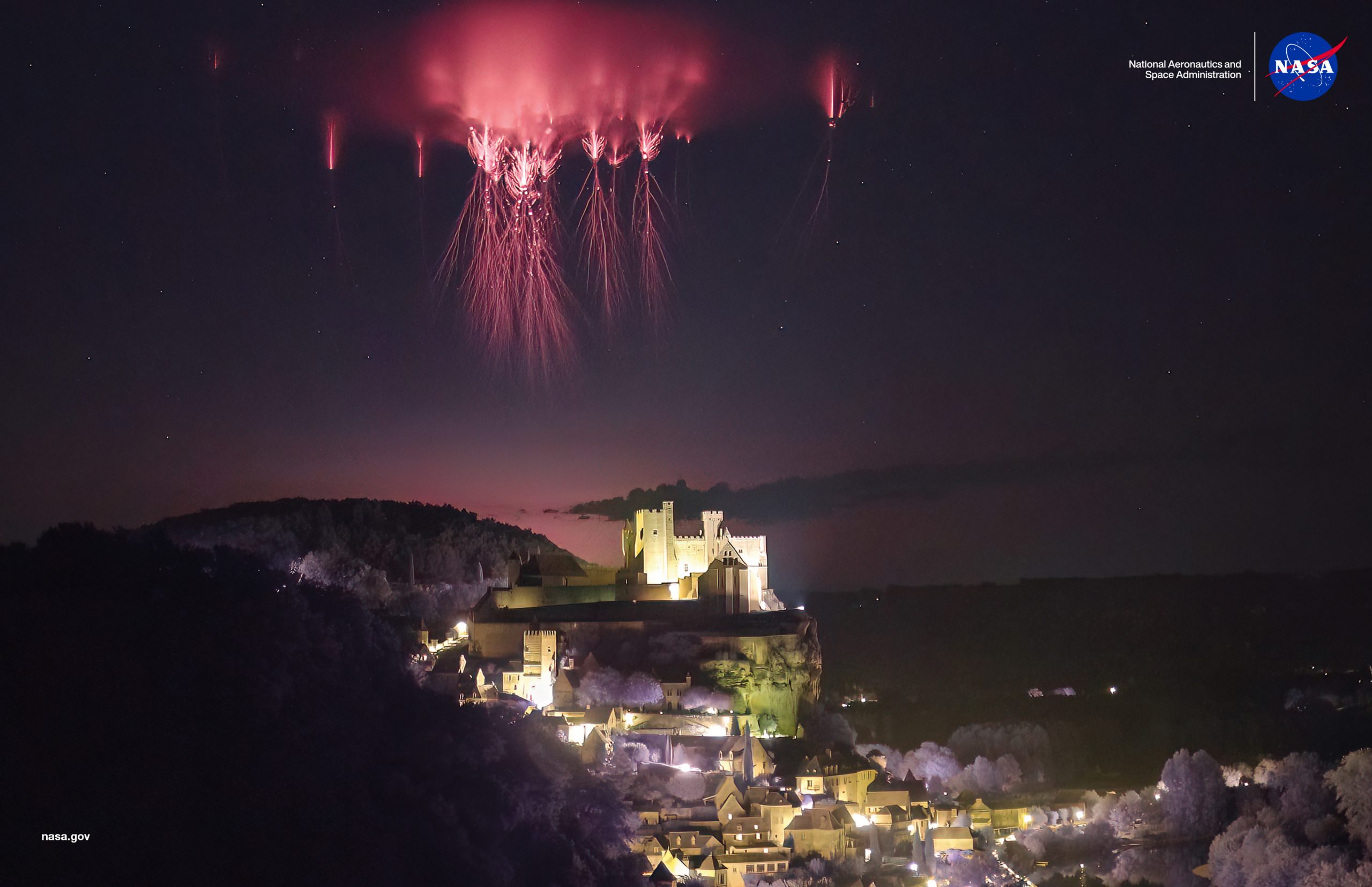 Sprites Over Château de Beynac – A flash of lightning, and then—something else. High above a storm, a crimson figure blinks in and out of existence. If you see it, you are a lucky witness of a sprite, one of the least-understood electrical phenomena in Earth’s upper atmosphere.