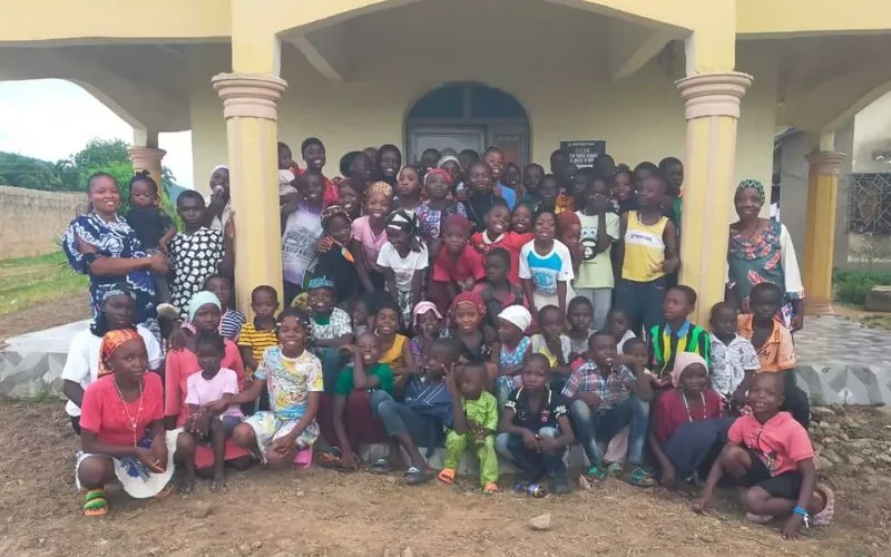 Children from African countries pray rosary ‘for the first time’ in global campaign – #Catholic –
Children from the Diocese of Jalingo in Nigeria gathered on the feast of the Holy Rosary on Oct. 7, 2025, to join in the prayer campaign “One Million Children Praying the Rosary,” which was celebrated in parishes, chaplaincies, and pastoral areas across the diocese. / Credit: Aid to the Church in Need
ACI Africa, Oct 19, 2025 / 08:00 am (CNA).
Children from across Africa, including those in countries experiencing persecution and instability, joined their peers in the “One Million Children Praying the Rosary” campaign held on Oct. 7, the feast of Our Lady of the Rosary.The campaign by Catholic Pontifical and charity foundation Aid to the Church in Need (ACN) International is a global prayer initiative inspired by St. Pio of Pietrelcina’s vision of children changing the world through prayer.
In Mozambique, a southern African country weighed down by insurgency against Christians, some children prayed the rosary for the first time in their lives.One of the testimonies shared with ACN from a parish in Mozambique’s Diocese of Lichinga recounted how the community brought together 100 young people to pray for peace in their country and beyond. The testimony stated: “The children were very interested … We had met with them twice before, to prepare them. Many of the children didn’t know about the rosary or had never prayed it, so the initiative was the first of many opportunities to pray the rosary with them in the future.”Nigeria’s Diocese of Jalingo also wrote to ACN explaining that the children of their diocese also joined in the prayer campaign, which was held in parishes, chaplaincies, and pastoral areas across the diocese.“We also added Holy Hour adoration to the Blessed Sacrament as pilgrims of hope among the peoples. May God hear our prayers and grant us unity and peace in our troubled world,” the message from Jalingo said.According to statistics gathered by ACN, almost 500,000 children from 111 countries were officially registered online by Oct. 8.ACN estimated that many more participated in the campaign, saying: “Previous experience shows that many groups, families, and individuals around the world take part in the campaign without registering online, so the full number is likely to far exceed that.”This initiative began in 2005 in Caracas, Venezuela, when a group of children praying the rosary sparked inspiration for a worldwide movement. Today, it connects millions of young believers across continents.“Inspired by the words of St. Padre Pio, who believed that “when 1 million children pray the rosary, the world will change,” the campaign has grown into a significant spiritual movement, drawing participation from schools, parishes, and families across continents,” ACN said.In this year’s campaign, Poland was the country with the most participants, totaling over 86,000, followed by Brazil with almost 50,000. The United States is said to have doubled its official participation this year, reaching 22,000.ACN said that despite more modest numbers, the participation of countries such as Liberia or Algeria, with 100 participants each, “show the global reach of this campaign.”This story was first published by ACI Africa, CNA’s news partner in Africa, and has been adapted by CNA. Children from African countries pray rosary ‘for the first time’ in global campaign – #Catholic –
Children from the Diocese of Jalingo in Nigeria gathered on the feast of the Holy Rosary on Oct. 7, 2025, to join in the prayer campaign “One Million Children Praying the Rosary,” which was celebrated in parishes, chaplaincies, and pastoral areas across the diocese. / Credit: Aid to the Church in Need
ACI Africa, Oct 19, 2025 / 08:00 am (CNA).
Children from across Africa, including those in countries experiencing persecution and instability, joined their peers in the “One Million Children Praying the Rosary” campaign held on Oct. 7, the feast of Our Lady of the Rosary.The campaign by Catholic Pontifical and charity foundation Aid to the Church in Need (ACN) International is a global prayer initiative inspired by St. Pio of Pietrelcina’s vision of children changing the world through prayer.
In Mozambique, a southern African country weighed down by insurgency against Christians, some children prayed the rosary for the first time in their lives.One of the testimonies shared with ACN from a parish in Mozambique’s Diocese of Lichinga recounted how the community brought together 100 young people to pray for peace in their country and beyond. The testimony stated: “The children were very interested … We had met with them twice before, to prepare them. Many of the children didn’t know about the rosary or had never prayed it, so the initiative was the first of many opportunities to pray the rosary with them in the future.”Nigeria’s Diocese of Jalingo also wrote to ACN explaining that the children of their diocese also joined in the prayer campaign, which was held in parishes, chaplaincies, and pastoral areas across the diocese.“We also added Holy Hour adoration to the Blessed Sacrament as pilgrims of hope among the peoples. May God hear our prayers and grant us unity and peace in our troubled world,” the message from Jalingo said.According to statistics gathered by ACN, almost 500,000 children from 111 countries were officially registered online by Oct. 8.ACN estimated that many more participated in the campaign, saying: “Previous experience shows that many groups, families, and individuals around the world take part in the campaign without registering online, so the full number is likely to far exceed that.”This initiative began in 2005 in Caracas, Venezuela, when a group of children praying the rosary sparked inspiration for a worldwide movement. Today, it connects millions of young believers across continents.“Inspired by the words of St. Padre Pio, who believed that “when 1 million children pray the rosary, the world will change,” the campaign has grown into a significant spiritual movement, drawing participation from schools, parishes, and families across continents,” ACN said.In this year’s campaign, Poland was the country with the most participants, totaling over 86,000, followed by Brazil with almost 50,000. The United States is said to have doubled its official participation this year, reaching 22,000.ACN said that despite more modest numbers, the participation of countries such as Liberia or Algeria, with 100 participants each, “show the global reach of this campaign.”This story was first published by ACI Africa, CNA’s news partner in Africa, and has been adapted by CNA.