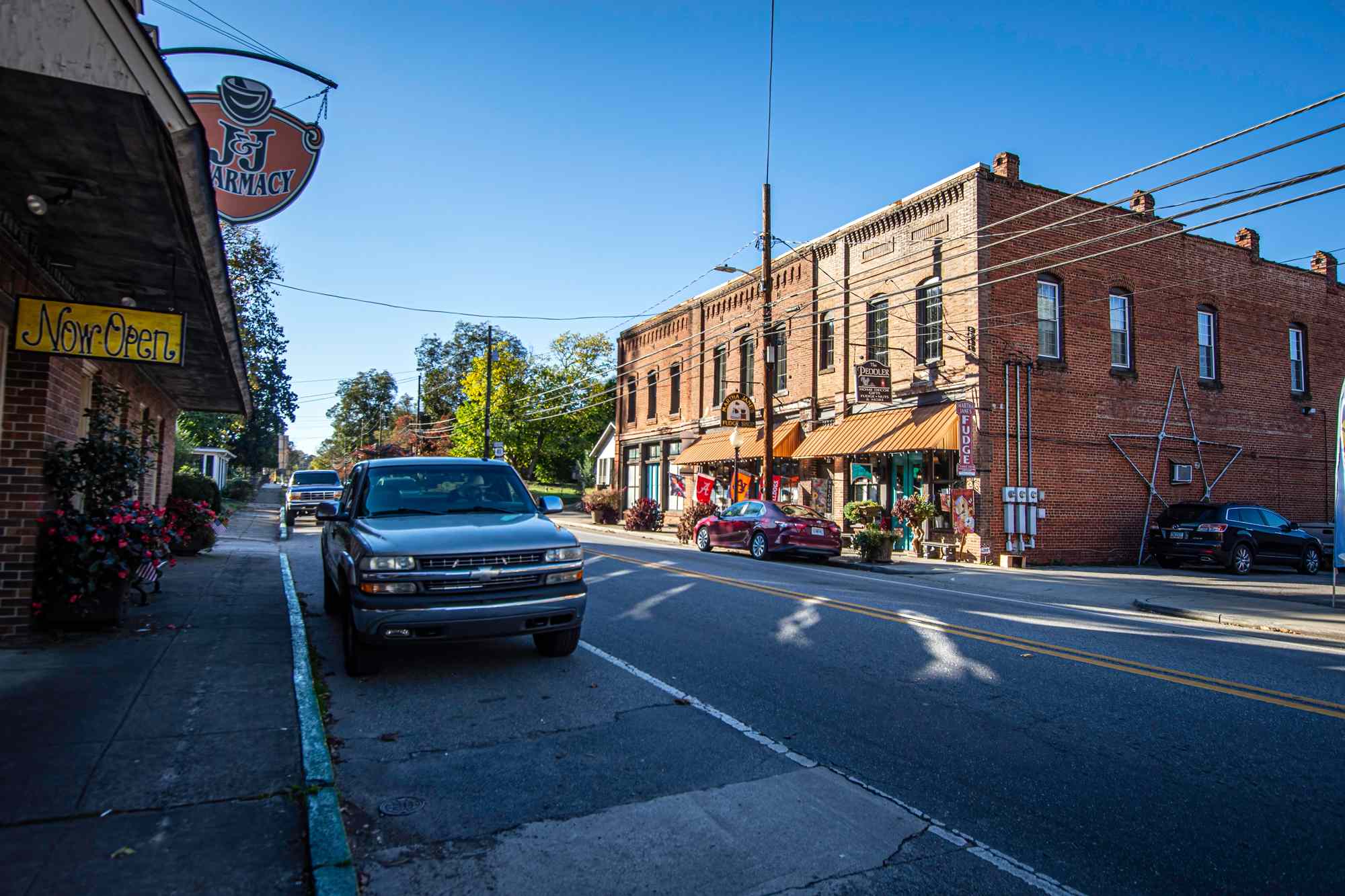 I’m From the South and This Small Town in Georgia Is the Best Place to Celebrate Halloween—and No, It’s Not Savannah #Travel Small-town charm and coffin races? Sign us up. I’m From the South and This Small Town in Georgia Is the Best Place to Celebrate Halloween—and No, It’s Not Savannah #Travel Small-town charm and coffin races? Sign us up.