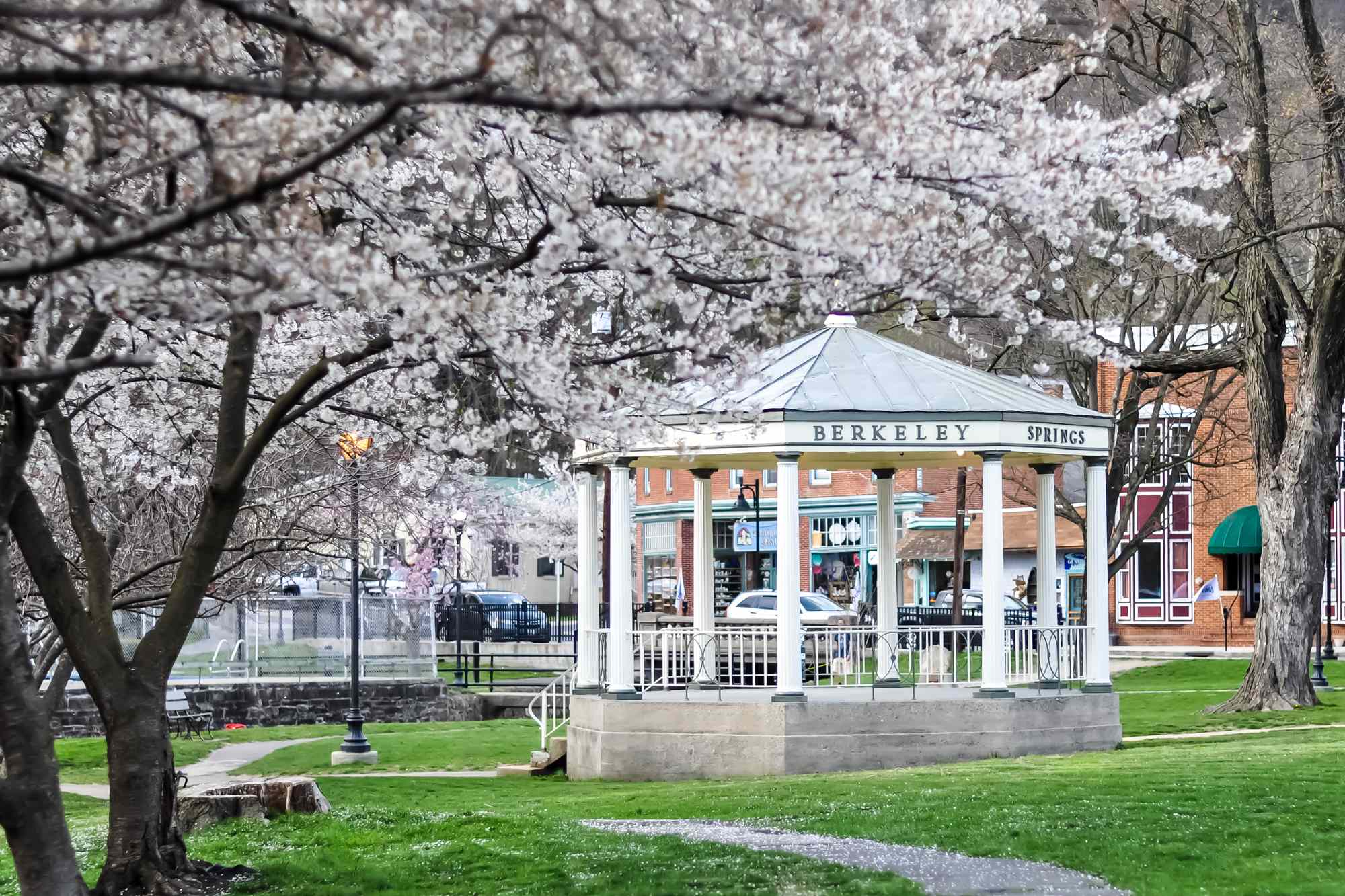 This West Virginia Town Is Home to America’s First Spa and Under 1,000 Residents—but It Technically Doesn’t Exist #Travel Berkeley Springs, West Virginia, is the perfect weekend getaway.