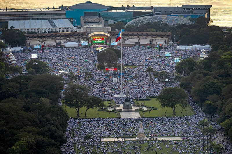 Filipino archbishop asks Catholics to attend protests against government corruption #Catholic 
 
 Members of Iglesia ni Cristo take part in a protest against corruption on Nov. 16, 2025 in Manila, Philippines. A powerful Philippine megachurch, Iglesia ni Cristo, mobilized over half a million members to join growing protests over alleged corruption in multibillion-peso flood control projects. Catholic leaders in the Philippines have also mobilized Catholics to participate in similar marches. / Credit: Ezra Acayan/Getty Images

CNA Staff, Nov 28, 2025 / 05:53 am (CNA).
Here is a roundup of Catholic world news from the past week that you might have missed. Filipino archbishop asks Catholics to attend protests against government corruptionCardinal Pablo Virgilio David, the outgoing president of the Catholic Bishops’ Conference of the Philippines, has invited Filipinos across the country to attend rallies this weekend in Manila to protest government corruption. The protest comes on the heels of the Trillion Peso March held on Sept. 21, which drew hundreds of thousands.Thousands of Filipinos are expected to participate in the march Sunday, according to Herald Malaysia Online. The protests come amid a growing political crisis and rising public anger over scandals and abuses of government funds.Priest and security guard attacked in Trinidad A priest and a security guard at St. Benedict’s Roman Catholic Church in La Romaine, Trinidad, were the victims of an attack and robbery on Monday, Trinidad Express reported. Five attackers cut the electricity, bound the security guard, entered the rectory, woke and tied up the priest Father Derek Anton, and stole various electronics and cash. The crime is being investigated and the Archdiocese of Port of Spain has confirmed it. “At this time we ask you all for your prayers [for the victims] and for all victims of crime,” the archdiocese said in its statement.Mozambique archbishop pleads for humanitarian support to aid displaced peopleArchbishop Inacio Saure of Namula, Mozambique, has issued an urgent plea for humanitarian aid for more than 30,000 people who have been displaced in the Alua district of Memba. Saure, who is also president of the Episcopal Conference of Mozambique told Vatican News that the people have fled their homes “are currently sheltering in the administrative post of Alua” due to recent terrorist incursions in Nampula province. The archbishop said he has instructed Caritas in Nampula to respond to the crisis. Catholic Church rallies in Thailand to assist victims of historic flooding Historic flooding in southern Thailand has impacted over two million people, causing death and destruction and stranding many tourists. According to Vatican News, in response to the disaster Bishop Paul Trairong Multree of the Diocese of Surat Thani called a meeting Tuesday of Church-led relief groups. “Our relief team will get working tomorrow morning immediately with [the Catholic Office for Emergency Relief and Refugees], bringing drinking water and essentials to the people affected,” Trairong reportedly told LiCAS News, adding that supplies are expected to arrive from Bangkok and other dioceses. Tensions between Pakistanis and Afghans may erupt into new war, says Karachi priestEscalating tensions between Pakistan and Afghanistan have created fear that a new war may be on the horizon, according to Father Mario Angelo Rodrigues, a priest of the Archdiocese of Karachi and rector of St. Patrick’s Catholic High School in Karachi. He told Fides that resentments and fears have built in the wake of the influx of Afghani refugees and recent terrorist attacks. “To re-establish a climate of mutual trust and embark on a path to peace, the Pakistani government should accept the situation and grant residency to Afghan refugees who are living peacefully and have no links to terrorism, in the spirit of an open and pluralistic society,” the priest said. He also noted that “the government in Kabul should cooperate in combating terrorism, our common enemy. As Pakistani Christians, we support paths of acceptance and brotherhood so that we can live in true peace within our society and with our neighbors." Nun who fights human trafficking reacts to new UN report on femicideIn the wake of a new UN report highlighting the high numbers of women killed by men and new forms of violence being caused by tech developments, Sister Abby Avelino, the international coordinator of Talitha Kum, an international group that fights human trafficking, told Vatican News that, “Digital violence is increasingly widespread, and the online world is now a major site of exploitation.” The UN report shows that more than 38% of women are estimated to have experienced online violence, while 85% have witnessed abuse directed at other women on digital platforms.
