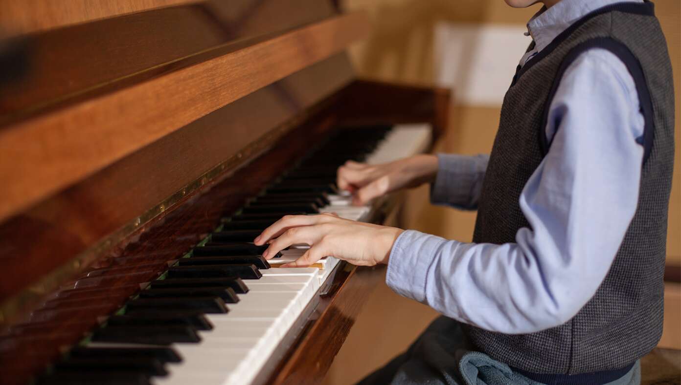 First Grader Anxiously Awaits Turn To Butcher ‘Für Elise’ #BabylonBee – GREENSBORO, NC — A local mother and father joined the crowd gathered for another round of musical recital performances on Saturday, as their son patiently awaited his turn to butcher "Für Elise."