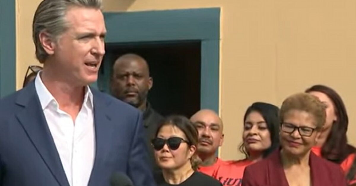New Documentary Film Suggests Gavin Newsom and Karen Bass Did Nothing While L.A. Burned – Watch the Trailer (VIDEO) – 
A new documentary film that’s being released in December, examines the disaster of the wildfires in California a year ago and questions how and why it was handled so badly.
The post New Documentary Film Suggests Gavin Newsom and Karen Bass Did Nothing While L.A. Burned – Watch the Trailer (VIDEO) appeared first on The Gateway Pundit.