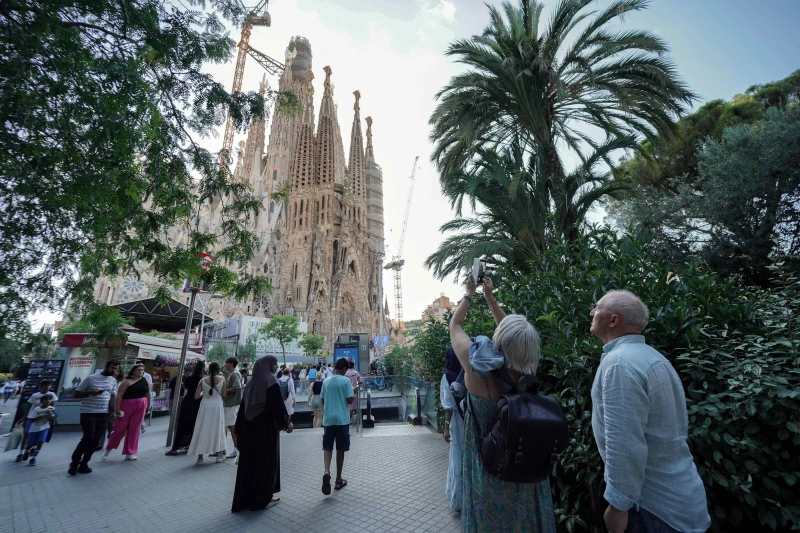 Sagrada Familia Basilica in Barcelona is now tallest church in the world – #Catholic –
Tourists take photos as they visit the Sagrada Familia basilica in Barcelona, on August 2, 2025. / Credit: Manaure QUINTERO/AFP.
ACI Prensa Staff, Oct 31, 2025 / 17:57 pm (CNA).
The Sagrada Familia (Holy Family) minor basilica in Barcelona is now the tallest church in the world, standing at 535 ft., surpassing Ulm Germany’s main church, whose construction began in the 14th century.According to the Sagrada Familia Expiatory Church Construction Board Foundation, as reported Oct. 30 by the Archdiocese of Barcelona, ”the first element that forms part of the cross on the tower of Jesus Christ” was installed, marking the beginning of the final phase of construction of the church’s central tower.Working at a height of more than 150 metres, the crane operators also make it possible for the Sagrada Família to keep growing and rising up towards the Barcelona sky. 🏗 This video takes a behind-the-scenes look at a day in the life of the Basilica’s crane operators. Don’t miss… pic.twitter.com/8ead28LCEG— La Sagrada Família (@sagradafamilia) October 31, 2025 This latest addition consists of the lower portion of the cross, measuring over 20 ft. high and weighing 24 tons. “With a double-twist geometry, the lower portion has a square shape at the base that transforms into an octagonal shape at the top,” whose exterior is “clad with white glazed ceramic and glass, materials that stand out for their reflective properties and resistance to atmospheric conditions,” the news brief explains.The tower of Jesus Christ is the tallest of the central towers of the church designed by Antoni Gaudí, who died a century ago. The completion of this structure “will be a historic milestone for Sagrada Familia and a tribute to its architect.”More than 140 years of historyThe first stone of Sagrada Familia Basilica was laid on March 19, 1882, according to the design of the architect Francisco de Paula del Villar. The following year, Antoni Gaudí took over the project, modifying it according to his architectural genius and renowned Modernist style. From 1914, Gaudí dedicated himself exclusively to this church until his death on June 10, 1926.On April 14, 2025, Pope Francis declared the architect venerable, in accordance with the criteria set by the Dicastery for the Causes of Saints.This story was first published by ACI Prensa, CNA’s Spanish-language news partner. It has been translated and adapted by CNA. Sagrada Familia Basilica in Barcelona is now tallest church in the world – #Catholic –
Tourists take photos as they visit the Sagrada Familia basilica in Barcelona, on August 2, 2025. / Credit: Manaure QUINTERO/AFP.
ACI Prensa Staff, Oct 31, 2025 / 17:57 pm (CNA).
The Sagrada Familia (Holy Family) minor basilica in Barcelona is now the tallest church in the world, standing at 535 ft., surpassing Ulm Germany’s main church, whose construction began in the 14th century.According to the Sagrada Familia Expiatory Church Construction Board Foundation, as reported Oct. 30 by the Archdiocese of Barcelona, ”the first element that forms part of the cross on the tower of Jesus Christ” was installed, marking the beginning of the final phase of construction of the church’s central tower.Working at a height of more than 150 metres, the crane operators also make it possible for the Sagrada Família to keep growing and rising up towards the Barcelona sky. 🏗 This video takes a behind-the-scenes look at a day in the life of the Basilica’s crane operators. Don’t miss… pic.twitter.com/8ead28LCEG— La Sagrada Família (@sagradafamilia) October 31, 2025 This latest addition consists of the lower portion of the cross, measuring over 20 ft. high and weighing 24 tons. “With a double-twist geometry, the lower portion has a square shape at the base that transforms into an octagonal shape at the top,” whose exterior is “clad with white glazed ceramic and glass, materials that stand out for their reflective properties and resistance to atmospheric conditions,” the news brief explains.The tower of Jesus Christ is the tallest of the central towers of the church designed by Antoni Gaudí, who died a century ago. The completion of this structure “will be a historic milestone for Sagrada Familia and a tribute to its architect.”More than 140 years of historyThe first stone of Sagrada Familia Basilica was laid on March 19, 1882, according to the design of the architect Francisco de Paula del Villar. The following year, Antoni Gaudí took over the project, modifying it according to his architectural genius and renowned Modernist style. From 1914, Gaudí dedicated himself exclusively to this church until his death on June 10, 1926.On April 14, 2025, Pope Francis declared the architect venerable, in accordance with the criteria set by the Dicastery for the Causes of Saints.This story was first published by ACI Prensa, CNA’s Spanish-language news partner. It has been translated and adapted by CNA.