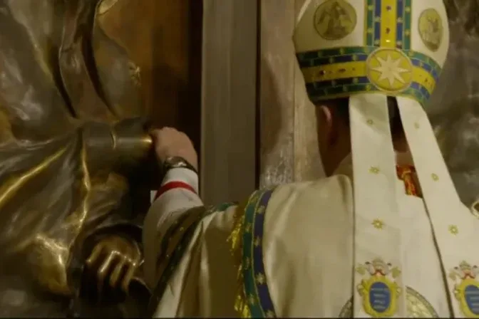 First Holy Door closed: ‘Special time for the Church is closed, but not God’s grace’ – #Catholic – 
 
 Cardinal Rolandas Makrickas closes the Holy Door at St. Mary Major Basilica in Rome on Dec. 25, 2025. | Credit: Vatican Media

Dec 26, 2025 / 16:20 pm (CNA).
With the closing of the Holy Door of St. Mary Major Basilica in Rome, the Vatican began on Dec. 25 the gradual conclusion of the 2025 Jubilee Year of Hope convened by the Church.The rite was presided over by Cardinal Rolandas Makrickas, archpriest of the Marian basilica, who emphasized that “it is not divine grace that is being closed but a special time for the Church, and what remains open forever is the merciful heart of God.”St. Mary Major is the first of the four papal basilicas in Rome to close its Holy Door. This Saturday, Dec. 27, the Holy Door of St. John Lateran will be closed by Cardinal Baldassare Reina; on Sunday, Dec. 28, that of St. Paul Outside the Walls by Cardinal James Michael Harvey; and finally, on Tuesday, Jan. 6, the solemnity of the Epiphany, Pope Leo XIV will close the Holy Door of St. Peter’s Basilica, officially concluding the jubilee.During his homily, Makrickas noted that the 2025 Jubilee has been a unique event in the recent history of the Church, having unfolded under two pontificates. “It has been a true testament to the life of the Church, which is never interrupted. The Lord does not abandon his Church, and today he firmly guides her through Pope Leo XIV,” he said.Referring to the liturgy of the day, the cardinal explained that the readings proclaimed are “three great doors that always remain open”: the call of the prophet Isaiah to be messengers of peace, the invitation from the Letter to the Hebrews to listen to the Son, and the testimony of the Gospel of St. John about the light that shines in the midst of the darkness.‘The door that truly matters is the door of the heart’“Today we have seen the Holy Door close, but the door that truly matters is the door of the heart,” Makrickas pointed out, encouraging the faithful to open it by listening to the word of God, welcoming their neighbor, and offering forgiveness. “Having crossed the Holy Door was a gift; now becoming doors open to others is our mission,” he added.In the final part of his message, the archpriest of St. Mary Major recalled a central teaching of Pope Leo XIV during this holy year: that Christian hope “is not evasion but decision,” a hope that translates into concrete love, even in the midst of difficulties, and that inspires believers to give their lives for others.This story was first published by ACI Stampa, CNA’s Italian-language news partner. It has been translated and adapted by ACI Prensa/CNA.