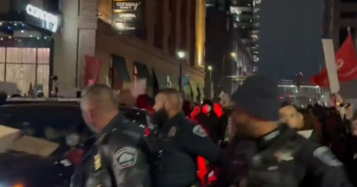 BREAKING: Minneapolis Police, INCLUDING THE CHIEF, Retreat After Anti-ICE Rioters Attack Them and Seize Control (VIDEOS) – 
Minneapolis police officers, including Chief Brian O’Hara, were attacked and chased out of a downtown area by violent anti-ICE rioters on Friday night.
The post BREAKING: Minneapolis Police, INCLUDING THE CHIEF, Retreat After Anti-ICE Rioters Attack Them and Seize Control (VIDEOS) appeared first on The Gateway Pundit.