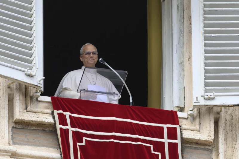 Pope says Christian hope doesn’t depend on human calculations – #Catholic – 
 
 Pope Leo XIV addresses pilgrims gathered in St. Peter's Square at the Vatican for the recitation of the Angelus on January 4, 2026. / Vatican Media

Vatican City, Jan 4, 2026 / 10:20 am (CNA).
Pope Leo XIV said Christian hope “is not based on optimistic forecasts or human calculations,” but on God’s decision to share humanity’s path so that no one is alone on life’s journey.Speaking Jan. 4 from the window of the Apostolic Palace to hundreds of faithful gathered in St. Peter’s Square despite the rain, the pope said the foundation of Christian hope is “God’s Incarnation,” pointing to the day’s Gospel reading from the Prologue of St. John: “The Word became flesh and lived among us” (Jn 1:14).On the Second Sunday after Christmas, before reciting the Angelus, Leo urged believers to rethink their faith and avoid an abstract or distant spirituality. “He is not a distant deity in a perfect heaven above us, but a God who is nearby and inhabits our fragile earth, who becomes present in the faces of our brothers and sisters, and reveals himself in the circumstances of daily life,” he said.The pope also underscored that the Incarnation calls for a concrete and consistent commitment, including examining whether one’s spirituality and the ways faith is expressed are “truly incarnate.” “God has become flesh; therefore, there is no authentic worship of God without care for humanity,” he said, linking Christian faith to solidarity with those who suffer.After the Angelus, Leo reiterated his closeness to those affected by the New Year’s Eve fire in a bar in the Alpine town of Crans-Montana, Switzerland, where young people had been celebrating. Swiss authorities have confirmed at least 40 dead and about 115 injured, many of them seriously.“I wish to express once again my closeness to those suffering as a result of the tragedy in Crans-Montana, Switzerland, and to assure them of my prayers for the young people who died, for the injured, and for their families,” the pope said.He also said he was following developments in Venezuela “with deep concern,” and that “the good of the beloved Venezuelan people must prevail over every other consideration.” His remarks came a day after news of the U.S. capture and arrest of Venezuelan President Nicolás Maduro and his wife, Cilia Flores. The pope urged that the country’s sovereignty and rule of law be guaranteed.This story was first published by ACI Prensa, CNA’s Spanish-language news partner. It has been adapted by CNA.