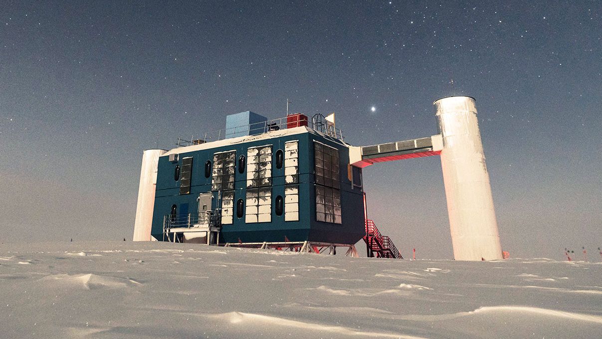 Scientific Balloon Begins Antarctic Ascent – A scientific balloon starts its ascent into the air as it prepares to launch carrying NASA’s Payload for Ultrahigh Energy Observations (PUEO) mission. The mission lifted off from Antarctica at 5:56 a.m. NZST, Saturday, Dec. 20 (11:56 a.m., Friday, Dec. 19 in U.S. Eastern Time). The PUEO mission is designed to detect radio signals created when highly energetic particles called neutrinos from space hit the ice.