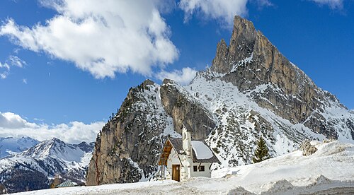 Picture of the day





A chapel on the Falzarego Pass, which connects Italian towns Agordo and Cortina d’Ampezzo
 #ImageOfTheDay