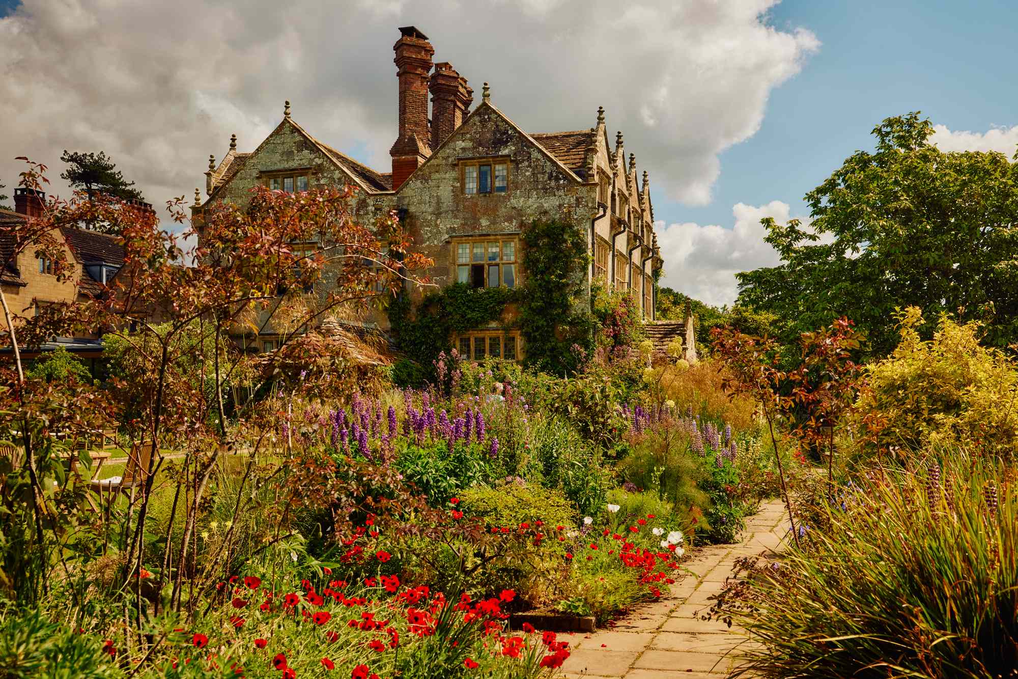 Southern England Is a Paradise for Gardening Aficionados—Here Are the Most Beautiful Gardens to Visit #Travel Wild and tame, loose and lyrical: over centuries, the English have elevated garden design to an art form.