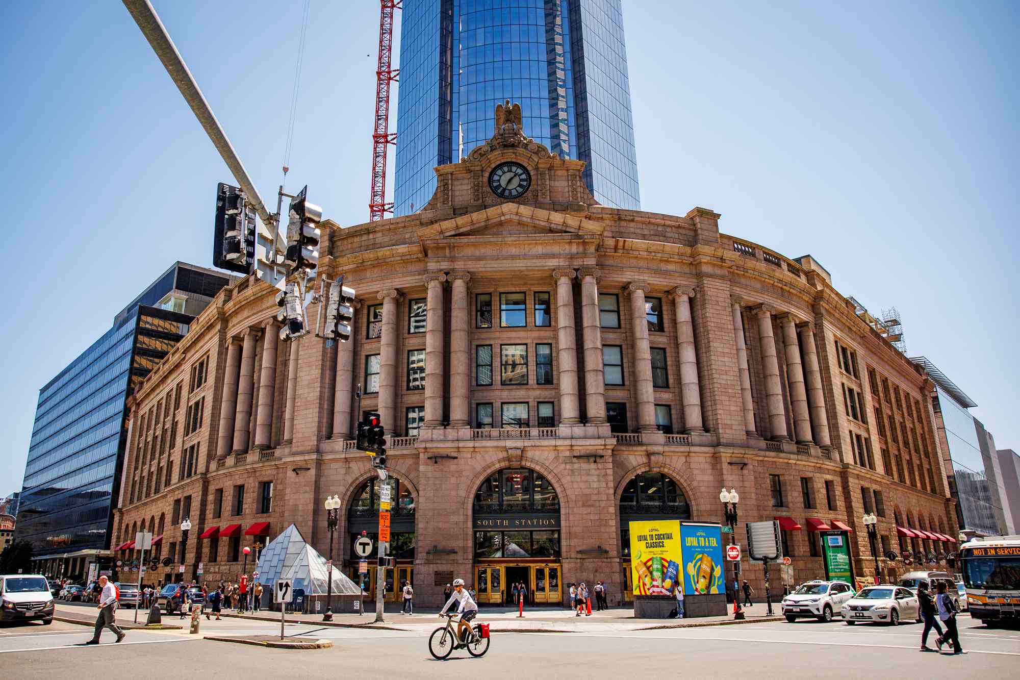 This 19-hour Overnight Train Connects New York City to Chicago—With Historic Cities, Mountains, and Great Lakes Views #Travel This train traverses some of America’s most beautiful landscapes on its journey from the East Coast to the Midwest.