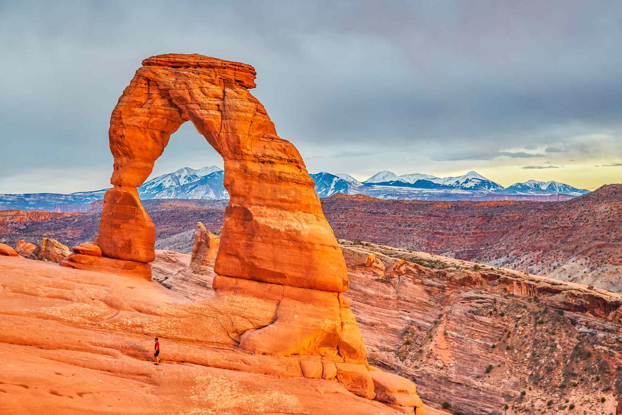 This Utah Park Has Over 2,000 Natural Stone Arches, Brilliant Night Skies, and One of the Most Scenic Drives in the U.S. #Travel Here’s what you need to know before visiting Utah’s otherworldly Arches National Park.