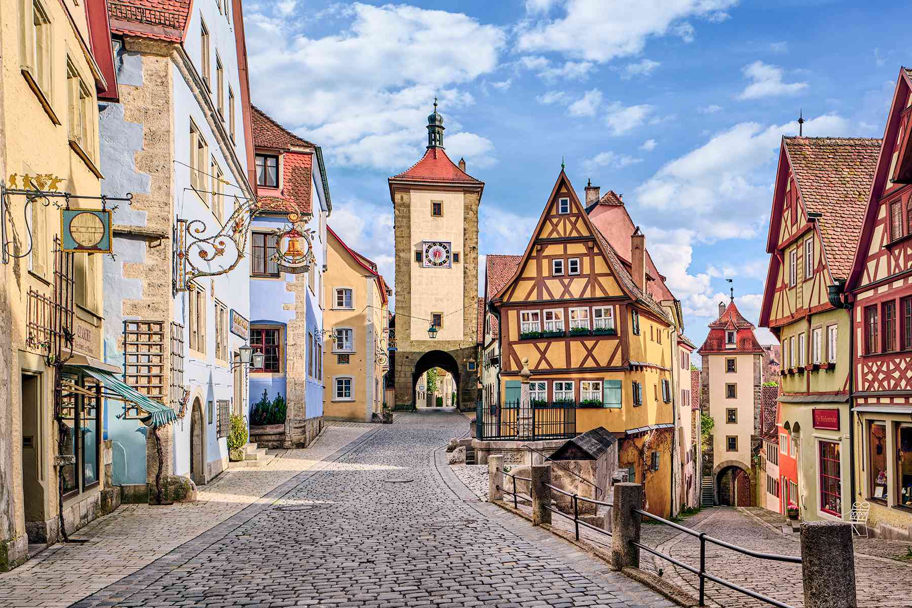 17 Best Small Towns in Europe for Stunning Scenery, Delicious Food, and Charming Streets #Travel Beyond the famous European cities, these destinations have ample attractions of their own. 17 Best Small Towns in Europe for Stunning Scenery, Delicious Food, and Charming Streets #Travel Beyond the famous European cities, these destinations have ample attractions of their own.