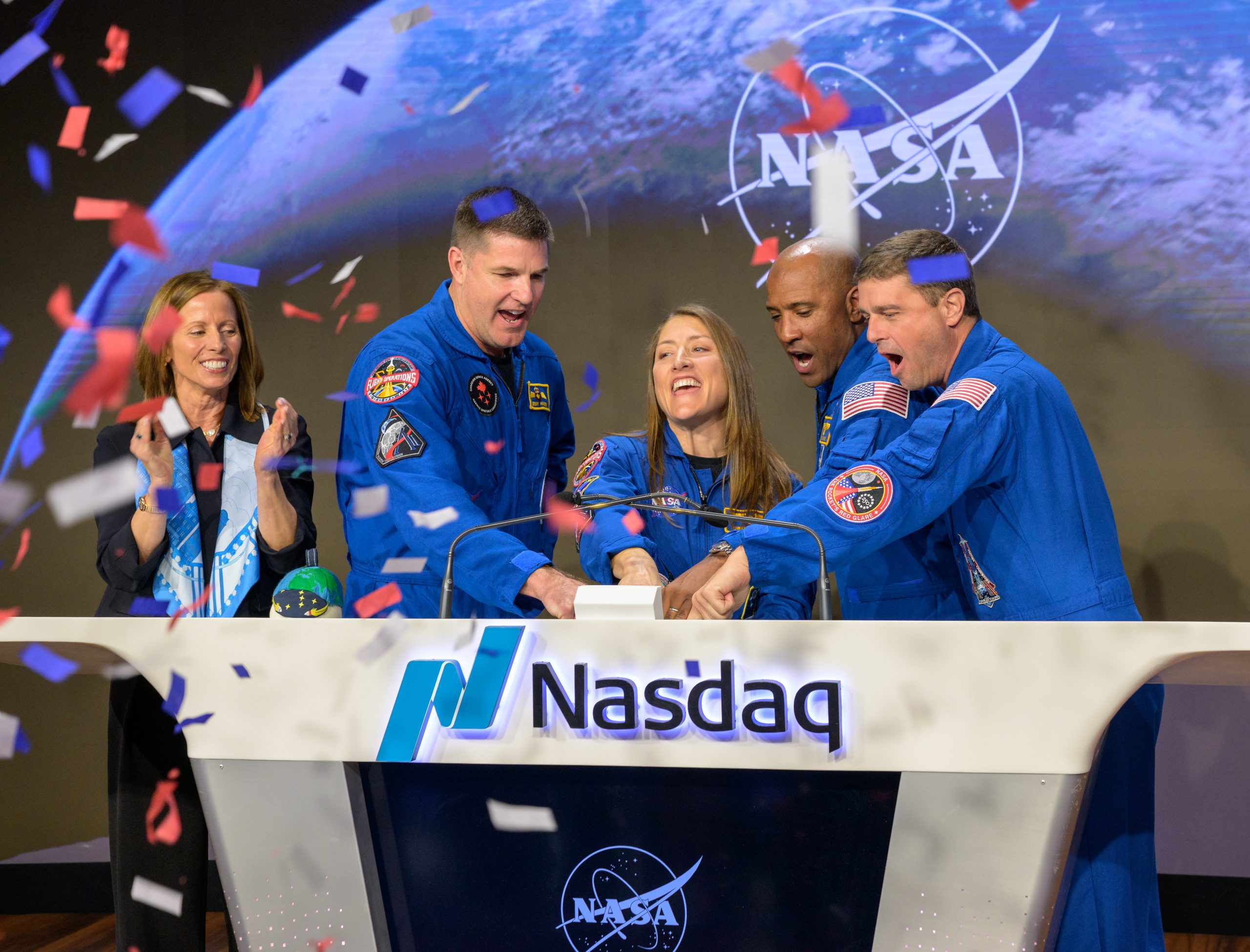 NASA Artemis II Crew Rings Nasdaq Closing Bell – Nasdaq Chair and Chief Executive Officer Adena T. Friedman, left, and NASA’s Artemis II crew ring the closing bell of the Nasdaq market session, Thursday, April 30, 2026.