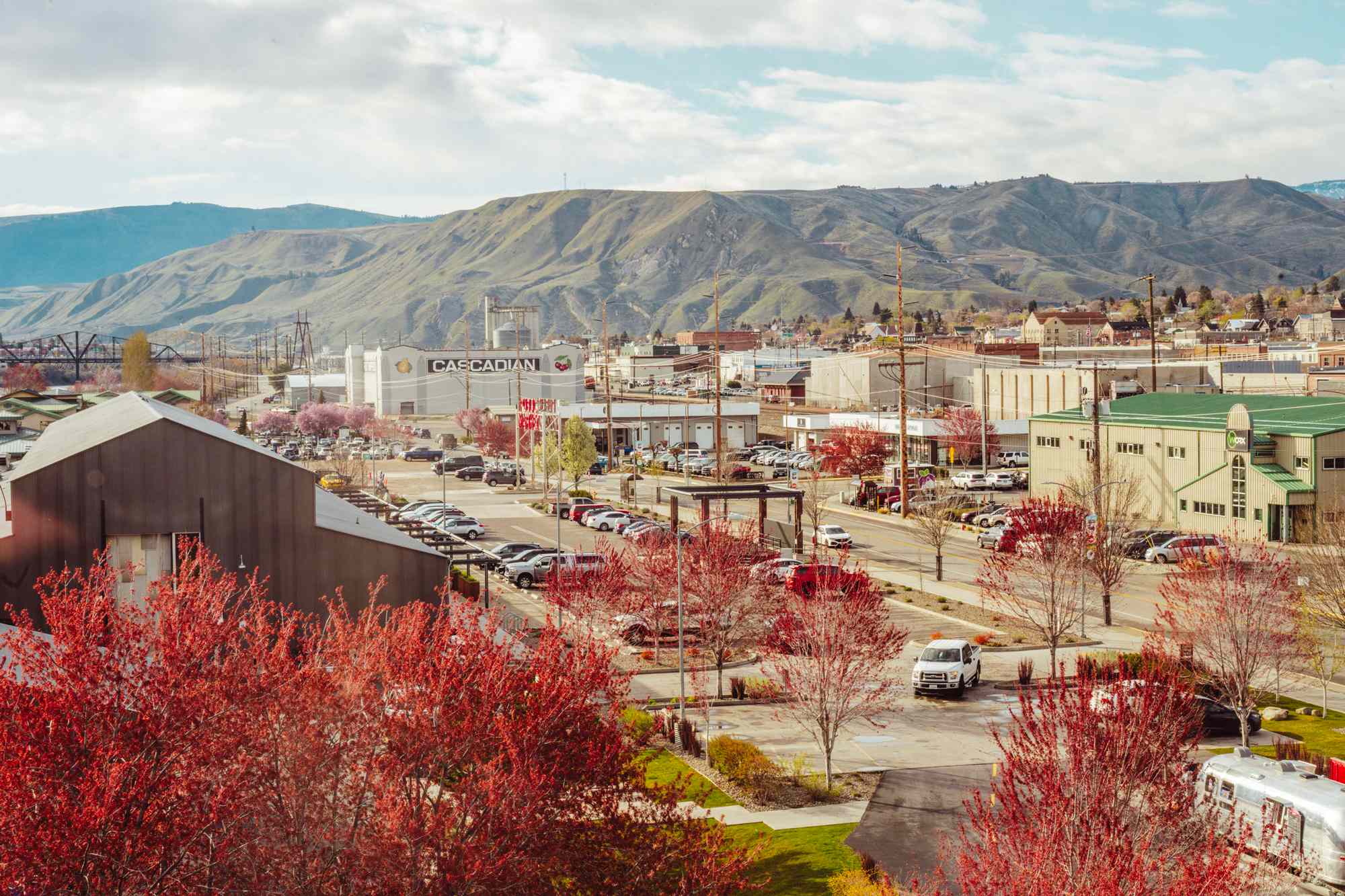 This Small Town Is the ‘Apple Capital of the World’—and It Has Gorgeous Orchards, Wineries, and Stunning Mountain Views #Travel There’s a lot more to Wenatchee than apple orchards. This Small Town Is the ‘Apple Capital of the World’—and It Has Gorgeous Orchards, Wineries, and Stunning Mountain Views #Travel There’s a lot more to Wenatchee than apple orchards.