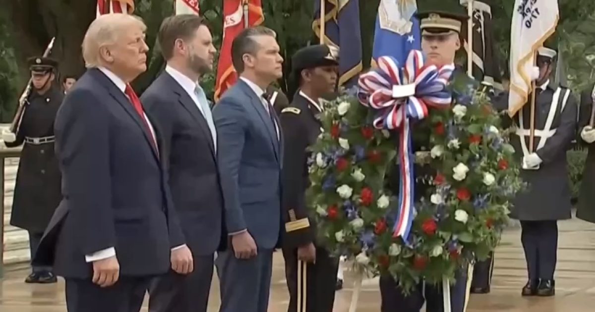 WATCH LIVE: President Trump Delivers Remarks at Memorial Day Wreath Laying Ceremony – 12 PM ET – 
President Trump will participate in the annual Wreath Laying Ceremony and deliver remarks at Arlington National Cemetery this afternoon to commemorate Memorial Day.
The post WATCH LIVE: President Trump Delivers Remarks at Memorial Day Wreath Laying Ceremony – 12 PM ET appeared first on The Gateway Pundit.