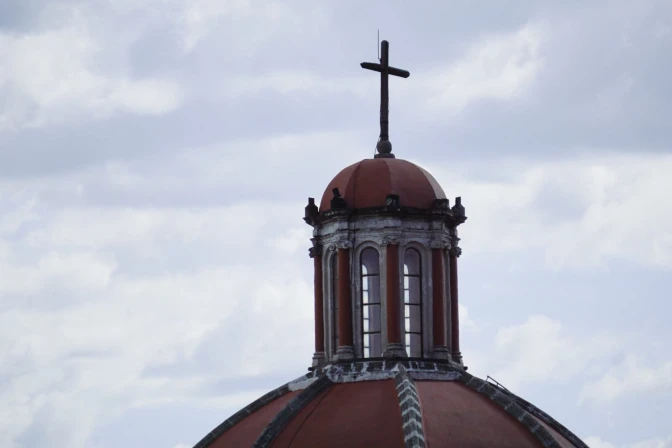 Church bells in Mexico to toll for peace and in memory of victims of violence #Catholic Catholic church bells in Mexico will be rung on June 20 “as a call to build peace” and in memory of victims of violence in the country, marking the fourth anniversary of the murders of Jesuit priests Javier Campos Morales and Joaquín César Mora Salazar.In a statement released on June 14, the National Dialogue for Peace called for placing a “white ribbon or small flag” on the doors of homes, schools, and workplaces on June 20 to make “visible the commitment to peace, dialogue, reconciliation, or hope.”The group also called for “ringing church bells on June 20 at 3 p.m. as a call to all sectors of society to build peace and to renew our commitment to forming the community that Mexico needs today.”Campos Morales and Mora Salazar were killed on June 20, 2022, inside their parish church in the town of Cerocahui in the Mexican state of Chihuahua while attempting to protect a man who was being pursued by a criminal. The organization also asked Mexicans to “place photographs of missing persons at church altars during the celebrations on Sunday, June 21,” as well as to “offer a special prayer for families searching [for their loved ones] and invite adolescents and young people to present the offerings as a sign of a Church that recognizes their place and accompanies them in building hope.”The National Dialogue for Peace was started following the murder of the Jesuits as an initiative of the Catholic Church in Mexico formed by the Mexican Bishops’ Conference, the Bishops’ Commission for the Laity, the Conference of Major Religious Superiors of Mexico, and the Society of Jesus in Mexico.In its statement, the National Dialogue for Peace stated that on June 20, “we remember the murdered religious leaders, the thousands of missing persons, the families living amid violence, the merchants suffering extortion, and the forests illegally logged.”“It’s a day to remember the suffering that we are standing against throughout Mexico and to call upon all sectors of society to redouble their efforts to sow peace. Amid the pain this country is experiencing, Jesus continues to call us to build peace,” the statement explained.Reflecting on the efforts made since 2022, the organization noted that “over these four years, we have learned that the great challenge is to build a responsible and participatory community capable of deciding its own destiny.”While “violence isolates people and stifles social participation, paving the way for the imposition of criminal projects and ideas,” the National Dialogue for Peace said, noting that “the process of building peace entails reaching out to others to heal, participate, and form one’s own judgment.”“Building peace today entails healing the wound caused by the forced disappearance of loved ones, having concern for abandoned youth, and envisioning the institutional framework Mexico needs. That wound is healed through truth, political will, and reparation for the harm done,” the National Dialogue for Peace stated.This story was first published by ACI Prensa, the Spanish-language sister service of EWTN News. It has been translated and adapted by EWTN News English.