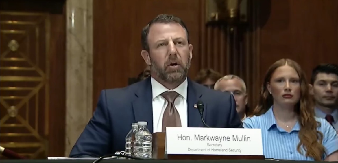DHS Chief Markwayne Mullin Crushes Democrat Senator Chris Murphy’s Lies (VIDEO) – 
DHS Chief Markwayne Mullin on Tuesday testified before the Senate on his department’s 2027 budget.
The post DHS Chief Markwayne Mullin Crushes Democrat Senator Chris Murphy’s Lies (VIDEO) appeared first on The Gateway Pundit.