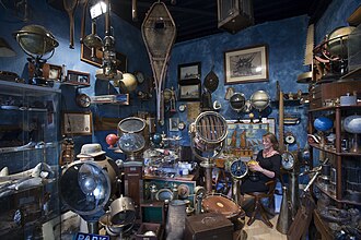 Picture of the day





A vintage travel gear seller at Marché Dauphine, Saint-Ouen, Paris
 #ImageOfTheDay