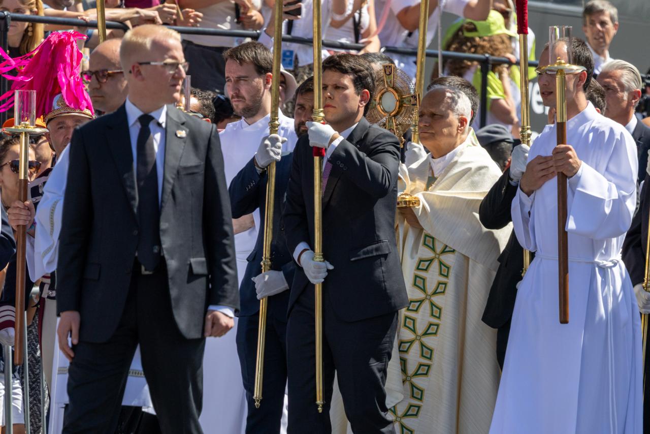 Pope Leo XIV in Madrid: Corpus Christi must not become museum of the past #Catholic Madrid, Spain, June 7, 2026 — Pope Leo XIV on Sunday called on Spain to renew its historic Eucharistic faith, warning that the country’s centuries-old religious traditions must not become “a museum of the past to be visited” but remain “a school of faith from which to draw even today.”The pope made the appeal while presiding over Mass, a procession, and Eucharistic blessing for the solemnity of Corpus Christi in Madrid’s Plaza de Cibeles, one of the Spanish capital’s most emblematic sites.“As I begin my visit to Spain, it is with a heart filled with joy that I preside over this celebration on the Solemnity of Corpus Christi,” the pope said in his homily.Corpus Christi has deep roots in Spain and throughout the Catholic world. The feast originated after the efforts of St. Juliana of Cornillon, a Belgian religious sister who promoted a liturgical celebration dedicated to the Blessed Sacrament. Pope Urban IV confirmed the feast for the universal Church in 1264, and within decades it had reached the Iberian Peninsula. King Alfonso X, known as “the Wise,” took part in a Corpus Christi celebration in Toledo in 1280.Over the centuries, the tradition became firmly established in Spain, making the country one of the great centers of Eucharistic devotion. During the period of the Council of Trent, when the real presence of Christ in the Eucharist was contested in parts of Europe, Spanish popular piety continued to exalt it through processions, music, art, and public expressions of faith.In Madrid, Pope Leo said Corpus Christi is “more than just another celebration on the liturgical calendar.”“It is a way of returning to the heart of the faith to renew our love and fidelity to God,” he said.“The solemn processions held on this day have for centuries shaped the piety, art, music, architecture and life of the Spanish people,” the pope continued. “Even today, they still express and manifest the spiritual sentiments of this country through the beauty and elegance of the floral carpets, the altars erected in the streets, the carefully crafted monstrances and stands, the hymns and the liturgical vestments.”The setting itself added a striking backdrop to the celebration. Plaza de Cibeles, crowned by the statue of the Roman goddess in a chariot drawn by lions, is known internationally as the place where Real Madrid celebrates its titles. On Sunday, however, the square’s focus was Christ in the Eucharist.One participant joked that with Pope Leo XIV in Madrid, the Spanish capital had three lions.The pope said the Corpus Christi procession is not “an exhibition, a remnant of folklore or a simple display of beauty.”“It is a profession of faith in the presence of the risen Lord, who is alive and continues to walk among us, who becomes bread to satiate our hunger for life, and visits the recesses of our hearts and history, even those shrouded in darkness,” he said.The procession route, about 600 meters along Calle de Alcalá, one of Madrid’s central thoroughfares, was adorned with 16 floral carpets — eight on each side — made with more than 30,000 carnations. Numerous faithful joined the pope, including many boys and girls who had recently received their first Communion.Pope Leo said the procession reveals that Christ “is not confined to the church, but comes out to meet us.”“Jesus travels the streets, crosses the squares and visits our neighborhoods, dwelling in the settings of our daily lives,” he said. “He is a God who is close to us, who walks with his people, the Lord of history.”The pope also connected Corpus Christi with charity, noting that the Church in Spain has long associated the solemnity with the Day for Charity.“The Christ who processes through the streets in the monstrance is the same one who identifies with the poor, the downtrodden, those who are alone and forsaken,” he said.“It is not merely a matter of bringing out the monstrance,” Pope Leo emphasized, “but of allowing ourselves to be brought out of our selfishness and indifference, of a comfortable, private faith, so as to respond to his invitation to conversion, to change our perspective, and to welcome his presence which transforms us and makes us builders of a new world.”The pope said the historical memory of Spain’s Corpus Christi processions “is not confined to wistful nostalgia.”“Instead, it stands as an invitation in the present moment, in our daily lives, in our relationships, in society, and in the building of the future,” he said.That, he added, is the task facing Spain today and tomorrow: “to ensure that the religiosity which has shaped and defined this country for centuries is not a museum of the past to be visited, but a school of faith from which to draw even today.”The pope described that school of faith as one that “teaches us to kneel before God and before our neighbor, because no one can kneel before the Lord and despise their brother.”It is also, he said, “a school that teaches us of the gratitude of love that becomes a gift, so that it may flow among us and break the chains of all selfishness.”From the Eucharist, he continued, Catholics learn “that God is a real presence and that we too are called to be present in the realities and challenges of society, not shying away, but personally committing ourselves to the building of the common good.”Pope Leo also recalled St. Manuel González García, the Spanish bishop known as “the bishop of the abandoned tabernacle.”“His life reminds us that the Eucharist should be honored not only during great celebrations or on special occasions, but also through the silent fidelity of those who accompany the Lord with a humble and quiet friendship that is nourished day by day,” the pope said.The pope also cited St. John of the Cross, recalling that while imprisoned in harsh conditions in Toledo around the time of Corpus Christi in 1578, the Spanish mystic recognized the hidden presence of the Lord even in darkness.“The Eucharistic Jesus is ‘that eternal spring that is hidden’ — a spring that flows and quenches thirst, yet without blinding, without imposing itself through outward power, without presenting itself in a spectacular way,” the pope said.Pope Leo closed by urging the faithful to return to Christ in the Eucharist with “sincere love.”“Let us open ourselves to the encounter with him, let us allow him to quench the thirst of our hearts, so that we may then go forth into the paths of life and history, bringing to the people this stream of fresh water, a stream of love, peace, justice and joy,” he said.“Let us drink anew from this Eucharistic spring, which does not enclose us in private devotion, but sends us out to refresh our brothers and sisters, our families, the poor, the suffering, and those who have lost hope,” the pope said. “Eucharistic grace transforms us and makes us protagonists of the transformation of history, a sign of hope for those we meet.”“May the Lord Jesus, present in the Eucharist, transform you into bread that is broken, given, and offered,” he concluded, “so that a life of fullness may spring forth for you, for your families, and for your country.”This story was first published by ACI Prensa, the Spanish-language sister service of EWTN News. It has been translated and adapted by EWTN News English.