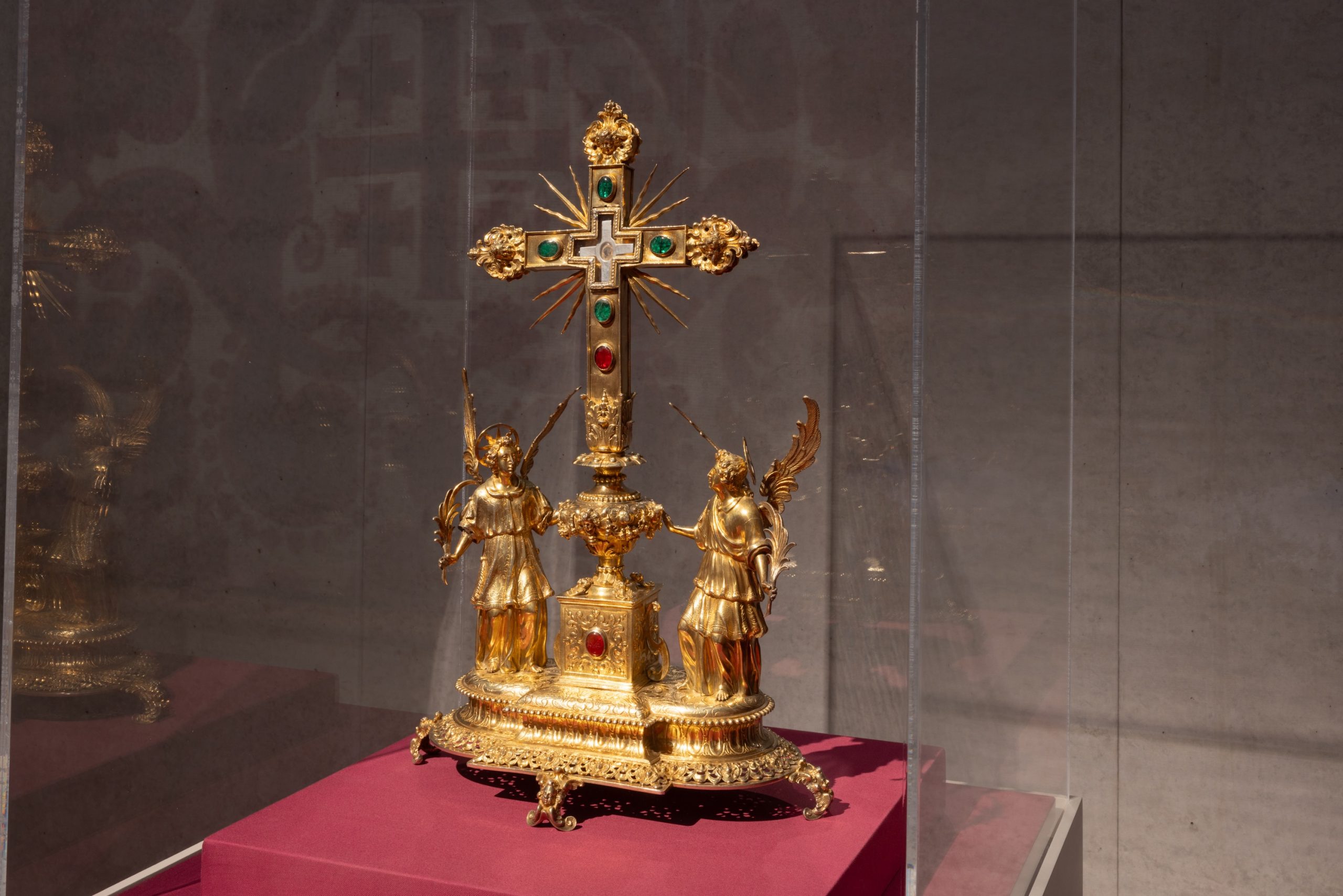 Rare Holy Sepulchre treasures bring Jerusalem’s history to Fort Worth, Texas – #Catholic – A relic of the true cross and a decorative silver panel that hung in Christ’s tomb will remain on display until July 12 at the Kimbell Art Museum in Fort Worth, Texas. The exhibit also includes vestments, candlesticks, metal flowers, and numerous liturgical objects used in Jerusalem hundreds of years ago. Catholic kings sent these items to Franciscan friars in Jerusalem for the celebration of the Mass over the course of many years. Similar metalwork was common in Europe but was often melted down for wars or lost due to natural disasters. In Jerusalem, however, the items were preserved despite many wars and being ruled by Ottomans, the British, and eventually the state of Israel.
The throne of Eucharistic exposition/monstrance/crucifix is currently on display at the Kimbell Art Museum in Fort Worth, Texas. | Credit: Robert LaPrelle, Kimbell Art Museum
“We are so honored to present these works of art to our audiences — and delighted, too, that so many people have come to see the exhibition so far,“ George T.M. Shackelford, Kimbell curator and deputy director, told EWTN News. ”People from all over are making the trip to the Kimbell and telling their friends about the experience. That rewards all the work the many members of our team have put into it.”One reason for the survival of these sacred objects is that few people knew about them. Europeans forgot about them for centuries and local attempts to control the Church of the Holy Sepulchre resulted in damage and destruction of some of the objects. The Ottomans eventually codified the arrangement and damaged items were repaired by artisans. The Franciscan friars also reclaimed many items and purchased some from the Orthodox. Some items were irreparably damaged but sent to Venice, Italy, where they were melted down, remade, and sent back to Jerusalem. Similar efforts were needed to repair metal flowers used to decorate altars. During Jerusalem’s dry summers, there is little rain from May to September and it is difficult to grow flowers. Adorning altars with metal flowers saves money and scarce water. The history of the Venetian artists who melted down broken silver objects and made two torchères for the monks can be seen in the exhibit alongside one of the torchères, or lamps, that was damaged and then remade in 1762.
An altar cast in silver with gilded details by Gennaro DeBlasio, Naples 1724–1740, is on exhibit at the Kimbell Art Museum in Fort Worth, Texas. | Credit: Robert LaPrelle, Kimbell Art Museum
Stephen Marshall, who works as a concierge at a nearby hotel, has been to the exhibit twice with his family. “I was impressed learning how all these adornments got switched around after they were made and how mercury was used to embellish gold onto silver,” he said. "The processes and gifts from kings and queens in the exhibit, that one torchère that was leaning I can see the constant effort of maintenance. These items were given so much effort beyond the actual cost of the material used.”Monarchs in previous eras rarely visited the Holy Land, so they sent these objects to the Franciscans. Anything created by the French had French symbolism like the fleur-de-lis. The Portuguese used emblems depicting five shields. One Portuguese prince donated a silver bowl for foot washing for the liturgy of the Last Supper. King John V paid to have a sanctuary lamp made in the 1740s; however, it didn’t arrive in Jerusalem until the 1750s when Joseph I was king of Portugal. An earthquake hit Lisbon in 1755, and most similar metalwork was destroyed.Gazing at the Spanish sanctuary lamp, Elizabeth Felderhoff of Krum, Texas, told EWTN News: ”It is a blessing to have the opportunity to have all of these pieces so easily available to the public to appreciate.” She said she felt that artists who create good, quality work help others dwell on God during worship.
Alexandre Paynet (or Penet), “Red Pontifical Vestments: Two Dalmatics,” 1619, silk, gold, and silver threads. Terra Sancta Museum, Jerusalem, now on display at Kimbell Art Museum in Fort Worth, Texas. | Credit: Joseph Coscia Jr.
A humeral veil on display in the exhibit was originally used for secular purposes by a now-unknown Muslim. Somehow it became property of a Christian and was transformed into the veil used by priests during Eucharistic adoration to keep the priest from having to touch the monstrance.One of the chasubles displayed in the exhibit has images of instruments of Christ’s crucifixion. This chasuble would have been especially used during Lent.Another visitor, Joann Cox, said: ”The dream of going to the Holy Land is a bit remote. This is just an incredible opportunity to see the aspect of our Catholic Christian faith, the symbolism and history of every piece on display, and we are grateful that itʼs here.”Her sentiments were echoed by another attendee, Cintia Vera, who, reflecting on the exhibit, said: "Itʼs beautiful. Iʼm Catholic and thankful the Kimbell was able to host this exhibit.”Andrew Eubank, marketing and communications manager at the Kimbell, said: “The exhibition has had visitors from international locations including Australia, New Zealand, China, Japan, Korea, South America, and Europe.”Along with the Holy Sepulchre exhibit, visitors can see sacred and secular art of the same and earlier time periods in Kimbellʼs permanent exhibit, which is free for viewing. Rare Holy Sepulchre treasures bring Jerusalem’s history to Fort Worth, Texas – #Catholic – A relic of the true cross and a decorative silver panel that hung in Christ’s tomb will remain on display until July 12 at the Kimbell Art Museum in Fort Worth, Texas. The exhibit also includes vestments, candlesticks, metal flowers, and numerous liturgical objects used in Jerusalem hundreds of years ago. Catholic kings sent these items to Franciscan friars in Jerusalem for the celebration of the Mass over the course of many years. Similar metalwork was common in Europe but was often melted down for wars or lost due to natural disasters. In Jerusalem, however, the items were preserved despite many wars and being ruled by Ottomans, the British, and eventually the state of Israel.
The throne of Eucharistic exposition/monstrance/crucifix is currently on display at the Kimbell Art Museum in Fort Worth, Texas. | Credit: Robert LaPrelle, Kimbell Art Museum
“We are so honored to present these works of art to our audiences — and delighted, too, that so many people have come to see the exhibition so far,“ George T.M. Shackelford, Kimbell curator and deputy director, told EWTN News. ”People from all over are making the trip to the Kimbell and telling their friends about the experience. That rewards all the work the many members of our team have put into it.”One reason for the survival of these sacred objects is that few people knew about them. Europeans forgot about them for centuries and local attempts to control the Church of the Holy Sepulchre resulted in damage and destruction of some of the objects. The Ottomans eventually codified the arrangement and damaged items were repaired by artisans. The Franciscan friars also reclaimed many items and purchased some from the Orthodox. Some items were irreparably damaged but sent to Venice, Italy, where they were melted down, remade, and sent back to Jerusalem. Similar efforts were needed to repair metal flowers used to decorate altars. During Jerusalem’s dry summers, there is little rain from May to September and it is difficult to grow flowers. Adorning altars with metal flowers saves money and scarce water. The history of the Venetian artists who melted down broken silver objects and made two torchères for the monks can be seen in the exhibit alongside one of the torchères, or lamps, that was damaged and then remade in 1762.
An altar cast in silver with gilded details by Gennaro DeBlasio, Naples 1724–1740, is on exhibit at the Kimbell Art Museum in Fort Worth, Texas. | Credit: Robert LaPrelle, Kimbell Art Museum
Stephen Marshall, who works as a concierge at a nearby hotel, has been to the exhibit twice with his family. “I was impressed learning how all these adornments got switched around after they were made and how mercury was used to embellish gold onto silver,” he said. "The processes and gifts from kings and queens in the exhibit, that one torchère that was leaning I can see the constant effort of maintenance. These items were given so much effort beyond the actual cost of the material used.”Monarchs in previous eras rarely visited the Holy Land, so they sent these objects to the Franciscans. Anything created by the French had French symbolism like the fleur-de-lis. The Portuguese used emblems depicting five shields. One Portuguese prince donated a silver bowl for foot washing for the liturgy of the Last Supper. King John V paid to have a sanctuary lamp made in the 1740s; however, it didn’t arrive in Jerusalem until the 1750s when Joseph I was king of Portugal. An earthquake hit Lisbon in 1755, and most similar metalwork was destroyed.Gazing at the Spanish sanctuary lamp, Elizabeth Felderhoff of Krum, Texas, told EWTN News: ”It is a blessing to have the opportunity to have all of these pieces so easily available to the public to appreciate.” She said she felt that artists who create good, quality work help others dwell on God during worship.
Alexandre Paynet (or Penet), “Red Pontifical Vestments: Two Dalmatics,” 1619, silk, gold, and silver threads. Terra Sancta Museum, Jerusalem, now on display at Kimbell Art Museum in Fort Worth, Texas. | Credit: Joseph Coscia Jr.
A humeral veil on display in the exhibit was originally used for secular purposes by a now-unknown Muslim. Somehow it became property of a Christian and was transformed into the veil used by priests during Eucharistic adoration to keep the priest from having to touch the monstrance.One of the chasubles displayed in the exhibit has images of instruments of Christ’s crucifixion. This chasuble would have been especially used during Lent.Another visitor, Joann Cox, said: ”The dream of going to the Holy Land is a bit remote. This is just an incredible opportunity to see the aspect of our Catholic Christian faith, the symbolism and history of every piece on display, and we are grateful that itʼs here.”Her sentiments were echoed by another attendee, Cintia Vera, who, reflecting on the exhibit, said: "Itʼs beautiful. Iʼm Catholic and thankful the Kimbell was able to host this exhibit.”Andrew Eubank, marketing and communications manager at the Kimbell, said: “The exhibition has had visitors from international locations including Australia, New Zealand, China, Japan, Korea, South America, and Europe.”Along with the Holy Sepulchre exhibit, visitors can see sacred and secular art of the same and earlier time periods in Kimbellʼs permanent exhibit, which is free for viewing.