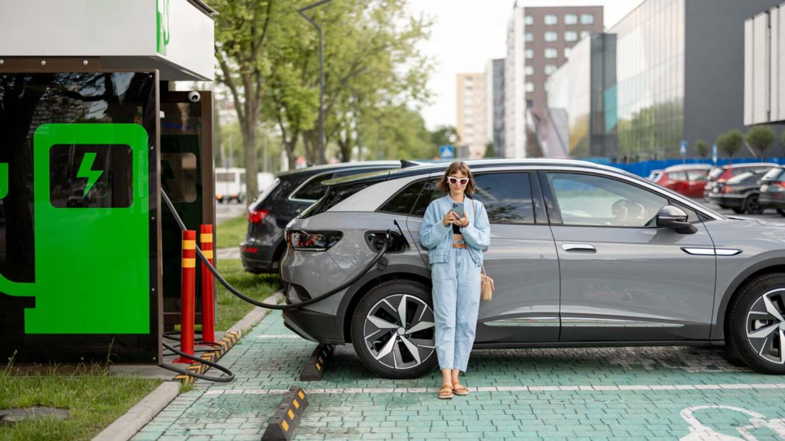 Short-Sighted Climate Goals: It Is Impossible to Expand Electrical Grids to Support EV Conversion – 
The net-zero crowd wants the United States and Europe to transition to all-electric vehicles by 2035.
The post Short-Sighted Climate Goals: It Is Impossible to Expand Electrical Grids to Support EV Conversion appeared first on The Gateway Pundit.