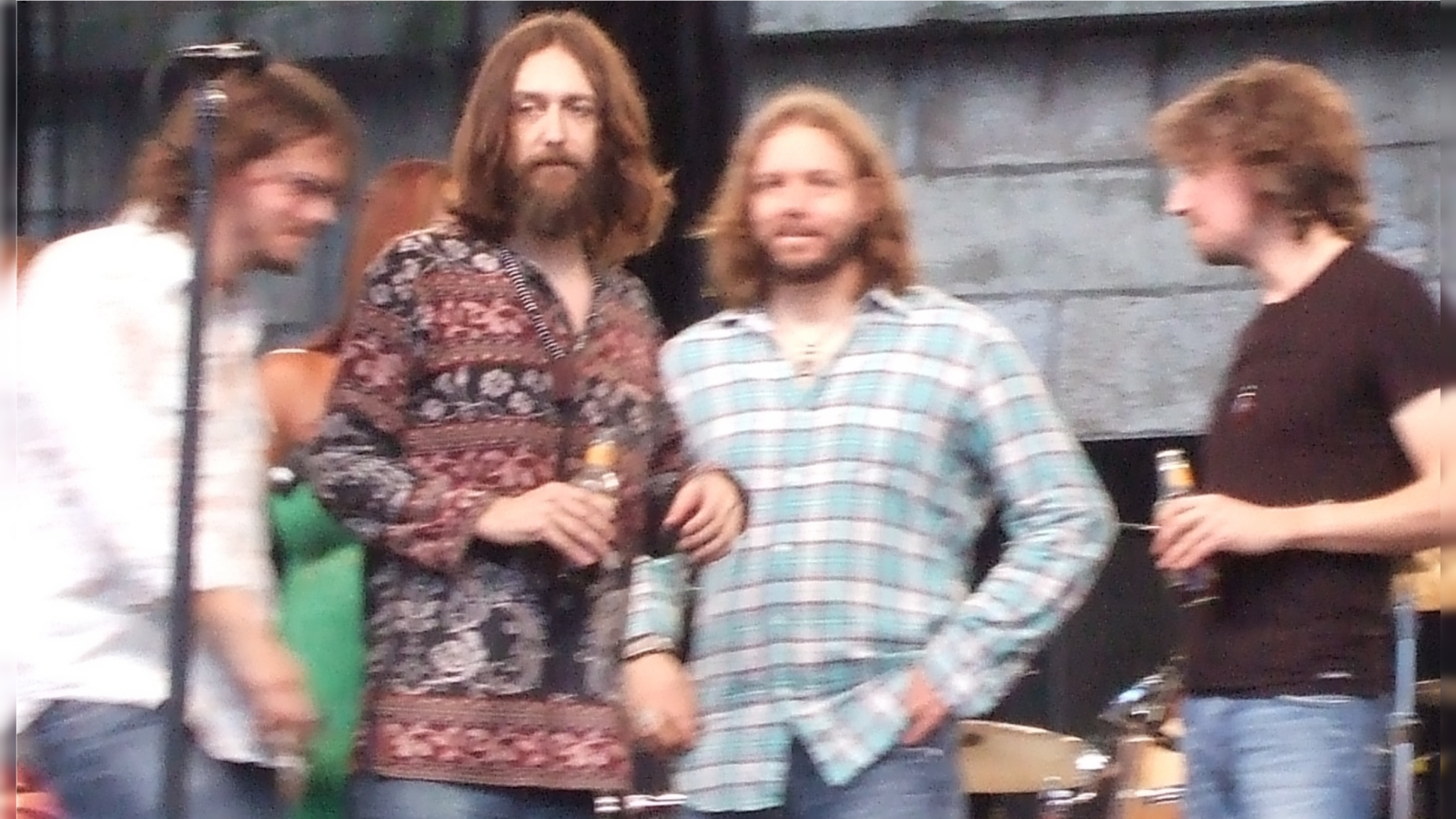 “Thanks for the Geography Lesson”: Black Crowes’ Singer Chris Robinson Shuts Down Patriotic Tampa Crowd, Sparks Mass Walkout (Video) – 
Over the weekend, as part of the Black Crowes’ “Southern Hospitality Tour” along with Whiskey Myers, Crowes lead singer Chris Robinson tried to shut down the patriotic Tampa crowd and instead watched a steady stream of concertgoers leave mid-set rather than listen to his woke nonsense.
The post “Thanks for the Geography Lesson”: Black Crowes’ Singer Chris Robinson Shuts Down Patriotic Tampa Crowd, Sparks Mass Walkout (Video) appeared first on The Gateway Pundit.