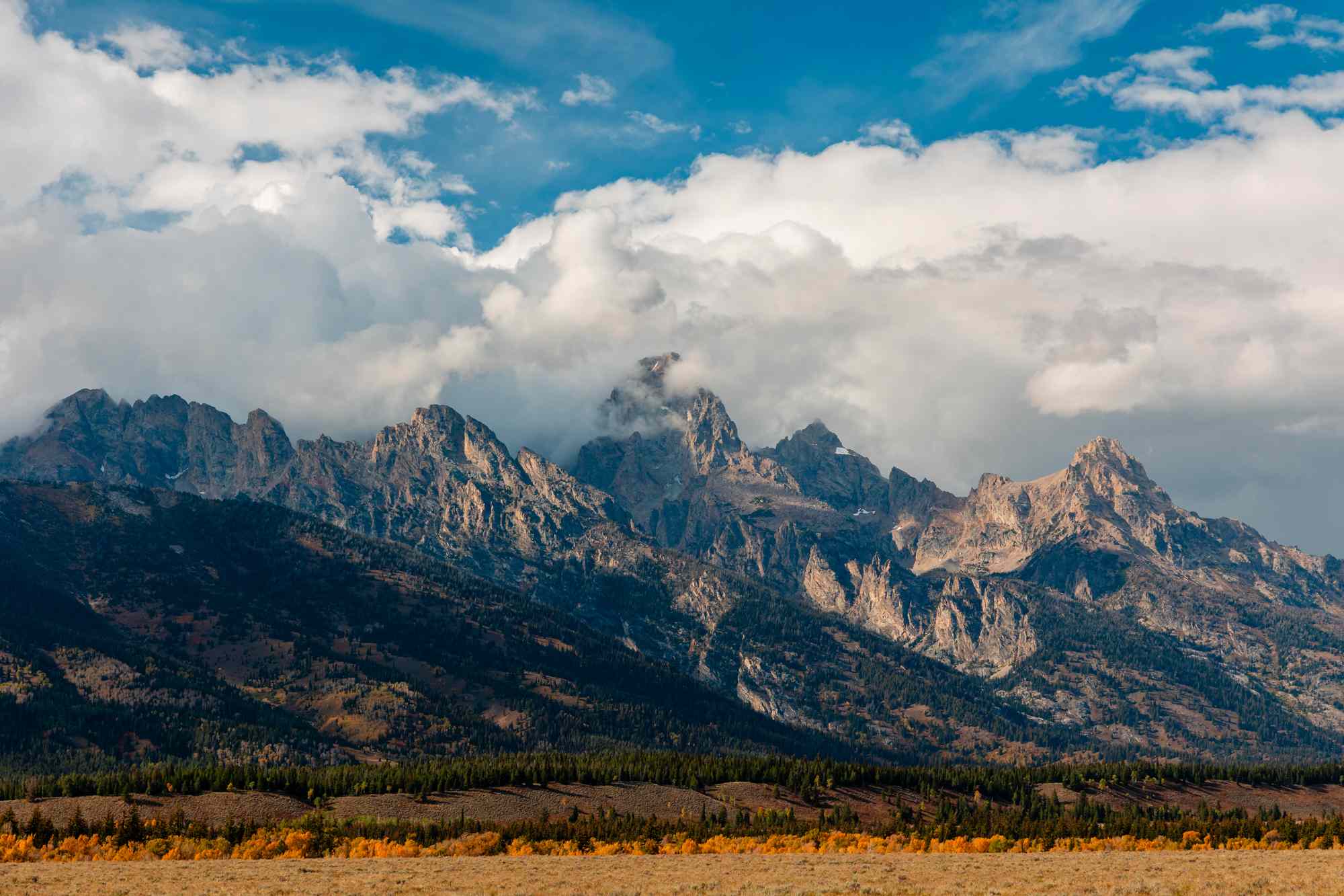 10 Best Scenic Drives Through National Parks Across the U.S. for Highlights and Stunning Views #Travel From Death Valley to Shenandoah, these national parks are perfect for a road trip.