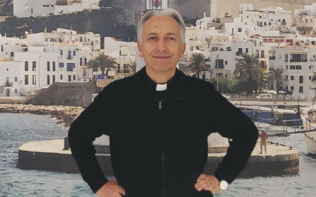 Spanish priest helps over 1,200 people find a spouse using WhatsApp #Catholic Spanish priest Father Fernando Cuevas has helped 1,280 single people find a spouse and get married over the past 15 years using WhatsApp and a simple questionnaire.“There are many people longing for true and everlasting love in Christ,” he told ACI Prensa, the Spanish-language sister service of EWTN News.Now over 70, the priest, who is from the island of Ibiza and is a member of Opus Dei, acknowledges that this providential pastoral work has transformed his ministry: “This has totally changed my life,” he said.In addition to serving as chaplain for two schools near Valencia and two youth clubs, for the past 15 years he has been receiving dozens of requests from single Catholics — “on a normal day, 60 WhatsApp messages” — at the number +34 609 765 284.Despite the sheer volume, he said he approaches it with great peace of mind: “I don’t let myself get overwhelmed,” he said. “The two requirements I set are that they be over 25 and attend Mass on Sundays,” he explained. From there, he asks about their age, their level of church involvement, and where they live, cross-referencing the information whenever possible.At times, he has to ask those who come to him for patience. “Wait — your turn will come,” he tells those who express a particularly strong desire to find a life partner.When it comes to exchanging numbers, the first thing he looks at is the city where they live, as this usually makes things easier, though not always. He also tries to ensure the men are taller and two or three years older than the women.Then there are “people with a strong sense of spirituality” — another factor that really helps ensure that the candidates hit it off.‘I’m a priest; I completely trust in Providence’Cuevas sets no limits on divine plans and serves people of all ages, though men are scarce in certain age groups. “I have few men in their 30s. A great many in their 40s. And fewer from age 50 onwards.” Women are less scarce.Despite his success, the priest approaches this pastoral work with humility: “I have no special gift,” he said.“I’m a priest; I completely trust in Providence and know that God calls every person, that there is a specific plan from the Lord for them from before they were born. Just as someone might have a vocation to a religious order, a movement, or anything else, God has someone in mind for that person, so that they may attain holiness.”The priest, dubbed the “Tinder priest” or a matchmaker, is clear that the vocation to marriage is no less significant than others: “It’s a call to total self-giving. Just as a priest or a nun has discovered that deep longing of the human heart.”It has happened on occasion that phone numbers got mixed up during the exchange. Someone called the wrong person, not the one originally intended. They met up, had a meal, and got to know each other. Obviously, they realized the photos and certain profile details didnʼt match, but they didnʼt mind. “I donʼt know what happened, but itʼs perfect,” one of them wrote to him.Requests from around the worldAt the start of this pastoral work, Cuevas sought to help people in his immediate circle within the Archdiocese of Valencia. However, many people write to him from other countries, particularly from Spanish-speaking America.To better handle these requests, he relies on the assistance of another priest, Father Vicente Huerta, who is based in Spain and spends many nights speaking with people in Argentina, Mexico, Colombia, and Peru, among other places.But they have also had candidates from places that might seem unexpected at first glance, such as India.‘People want to love truly’In a society like Spain’s, which is experiencing a major crisis regarding marriage and the family, Cuevas said he draws a clear lesson from this apostolate: “People are looking for true love. There is a yearning, an enormous need to love. People are in great need. They want to love truly, to forget themselves, to give of themselves, and to bring Christ into their lives.”He continued: “The vast majority are looking for someone who places Christ at the center of their lives. There are so many people longing for that. It moves me to see the number of people who say: ‘It doesn’t matter to me if he has blue eyes, is very handsome, or is very smart. If he doesn’t have Christ at the center of his life — forget it.’ That is the hierarchy of values.”This story was first published by ACI Prensa, the Spanish-language sister service of EWTN News. It has been translated and adapted by EWTN News English.