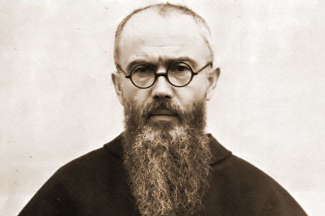What happened to St. Maximilian Kolbe’s beard? The answer may surprise you #Catholic In 2022, the Catholic Church in Poland shared a photo commemorating the 81st anniversary of St. Maximilian Kolbe’s arrest by the Nazis. The image, the last one taken of the saint before his final arrest, was notable for what it didn’t show — his signature long beard.By the time the photo was taken, Kolbe had already been arrested by the Nazis once but was clearly resolved to continue his nationwide evangelization efforts. The monastery he had established at Niepokalanów, 25 miles west of Warsaw, had become a major Catholic publishing center.The beard with which Kolbe is often pictured is notable for several reasons, one of which was the fact that not many of his Franciscan counterparts in Poland sported them. He shaved his signature beard in order to blend in with his fellow Franciscans and with society at large.
St. Maximilian Kolbe. | Credit: Public domain
The second reason is that Kolbe’s beard is the only first-class relic that exists of him. The rest of his body was incinerated in the ovens of Auschwitz after he was murdered by the Nazis in 1941.Father James McCurry, a Conventual Franciscan and minister provincial of the Our Lady of the Angels Province, gave a homily in 2016 commemorating the 75th anniversary of Kolbe’s martyrdom in which he mentioned the saint’s beard.McCurry, author of the book “Maximilian Kolbe: Martyr of Charity,” said Kolbe chose to keep the beard upon his return from six years of missionary work in Japan. In those days, it was customary for missionaries to grow long beards, and Kolbe wanted to keep it as a reminder of his missionary days and as a reminder to always be a “missionary” of the Gospel.McCurry said Kolbe’s beard made him unusual among his Conventual Franciscan counterparts, who generally did not wear them. Kolbe’s fame was spreading in Poland thanks to his publishing work, and his unique beard helped him to stand out all the more.It was for this reason that Kolbe eventually, after the 1939 Nazi invasion of Poland, made the decision to shave it, McCurry said, so as not to stand out. Kolbe’s founding of the Militia Immaculata (MI), an evangelization movement identifying with Mary, put him high on Nazi watchlists.One book on his life offers this quote from the saint: “Beards provoke the enemy who rapidly is approaching our friary. Our Franciscan habits also will provoke him. I can part with my beard. I can’t sacrifice my habit.”After a fellow brother cut off Kolbe’s beard for him, the brother at first tried to save the beard, but Kolbe objected and told him to throw it in the stove. So, obediently, the brother threw it into the stove, but the fire was not lit, so the brother later retrieved it and stored it in a pickle jar.Today, Kolbe’s beard is his only surviving first-class relic.McCurry was also a friend of Franciszek Gajowniczek, the man for whom Kolbe laid down his life at Auschwitz in late July 1941, following his arrest on Feb. 17.Gajowniczek was one of the 10 men selected to be executed in reprisal for one prisoner’s escape from the barracks. He cried out: “What will happen to my wife and children?” And in response, Kolbe stepped forward and offered to take his place. The 10 were placed, naked, in a starvation chamber.All 10 of those condemned that day died eventually; six starved, and the deaths of the rest, including Kolbe, were hastened by an injection of carbolic acid.This story was first published in August 2021 and has been updated. What happened to St. Maximilian Kolbe’s beard? The answer may surprise you #Catholic In 2022, the Catholic Church in Poland shared a photo commemorating the 81st anniversary of St. Maximilian Kolbe’s arrest by the Nazis. The image, the last one taken of the saint before his final arrest, was notable for what it didn’t show — his signature long beard.By the time the photo was taken, Kolbe had already been arrested by the Nazis once but was clearly resolved to continue his nationwide evangelization efforts. The monastery he had established at Niepokalanów, 25 miles west of Warsaw, had become a major Catholic publishing center.The beard with which Kolbe is often pictured is notable for several reasons, one of which was the fact that not many of his Franciscan counterparts in Poland sported them. He shaved his signature beard in order to blend in with his fellow Franciscans and with society at large.
St. Maximilian Kolbe. | Credit: Public domain
The second reason is that Kolbe’s beard is the only first-class relic that exists of him. The rest of his body was incinerated in the ovens of Auschwitz after he was murdered by the Nazis in 1941.Father James McCurry, a Conventual Franciscan and minister provincial of the Our Lady of the Angels Province, gave a homily in 2016 commemorating the 75th anniversary of Kolbe’s martyrdom in which he mentioned the saint’s beard.McCurry, author of the book “Maximilian Kolbe: Martyr of Charity,” said Kolbe chose to keep the beard upon his return from six years of missionary work in Japan. In those days, it was customary for missionaries to grow long beards, and Kolbe wanted to keep it as a reminder of his missionary days and as a reminder to always be a “missionary” of the Gospel.McCurry said Kolbe’s beard made him unusual among his Conventual Franciscan counterparts, who generally did not wear them. Kolbe’s fame was spreading in Poland thanks to his publishing work, and his unique beard helped him to stand out all the more.It was for this reason that Kolbe eventually, after the 1939 Nazi invasion of Poland, made the decision to shave it, McCurry said, so as not to stand out. Kolbe’s founding of the Militia Immaculata (MI), an evangelization movement identifying with Mary, put him high on Nazi watchlists.One book on his life offers this quote from the saint: “Beards provoke the enemy who rapidly is approaching our friary. Our Franciscan habits also will provoke him. I can part with my beard. I can’t sacrifice my habit.”After a fellow brother cut off Kolbe’s beard for him, the brother at first tried to save the beard, but Kolbe objected and told him to throw it in the stove. So, obediently, the brother threw it into the stove, but the fire was not lit, so the brother later retrieved it and stored it in a pickle jar.Today, Kolbe’s beard is his only surviving first-class relic.McCurry was also a friend of Franciszek Gajowniczek, the man for whom Kolbe laid down his life at Auschwitz in late July 1941, following his arrest on Feb. 17.Gajowniczek was one of the 10 men selected to be executed in reprisal for one prisoner’s escape from the barracks. He cried out: “What will happen to my wife and children?” And in response, Kolbe stepped forward and offered to take his place. The 10 were placed, naked, in a starvation chamber.All 10 of those condemned that day died eventually; six starved, and the deaths of the rest, including Kolbe, were hastened by an injection of carbolic acid.This story was first published in August 2021 and has been updated.