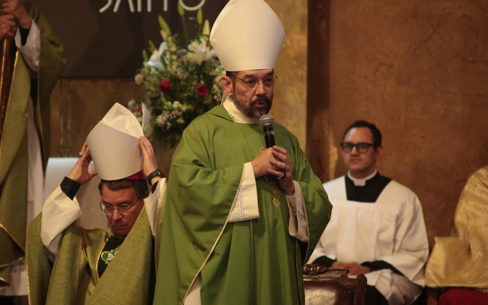 Bishops from Mexico, U.S., Canada see urgent need to speak ‘with one voice’ #Catholic “It is increasingly urgent that the Catholic Church in the Americas speak with one voice,” stated Bishop Daniel Flores of Brownsville, Texas, vice president of the United States Conference of Catholic Bishops (USCCB), following the Mass celebrated Aug. 30 at the cathedral in Cuernavaca, Mexico, which marked the beginning of a meeting among Mexican, U.S., and Canadian bishops.Bishop Ramón Castro Castro of Cuernavaca, president of the Mexican Bishops’ Conference (CEM, by its Spanish acronym) was the main celebrant of the Mass. Concelebrating alongside various priests, along with Flores, were Bishop Oscar Cantú of San José, California, chairman of the USCCB Subcommittee on Hispanic/Latino Affairs; and Bishop Pierre Goudreault of Sainte-Anne-de-la-Pocatière, president of the Canadian Conference of Catholic Bishops.
Bishop Daniel Flores of Brownsville, Texas, addresses the congregation at the conclusion of the Mass at Cuernavaca Cathedral on Aug. 30, 2026. | Credit: Photo courtesy of the Diocese of Cuernavaca
In a brief message, Flores expressed gratitude for “Bishop Ramón’s inspiration in inviting us to this gathering to strengthen this ecclesial communion.”“In the times we are living through, it will become increasingly important — indeed, urgent — for the Catholic Church in the Americas to speak with one voice, defending the honor of Our Lord and the dignity of the human person — especially the poor and immigrants, who often have nowhere to lay their heads, just like the Lord Jesus himself,” he said.“We need to preach together and united as one Church, under the guidance of our Holy Father, Pope Leo, and in communion with all the bishops of the world,” he added.3 distinct countries ‘but one and the same faith’In his homily, Castro highlighted that this meeting of leaders from North American episcopal conferences is “the first of its kind in our history.”“We are three distinct countries. We are three Churches with different histories and realities, yet we share one and the same faith, one baptism, one Eucharist, and one mission,” the Mexican prelate affirmed.Regarding the role of bishops, Castro emphasized that “before being leaders, we are disciples,” and “before having responsibilities, we are men called by the Lord.”“Perhaps this can be the profound spirit of this gathering of the Church in North America: for all of us to place ourselves once again behind Jesus.”
Bishop Ramón Castro Castro of Cuernavaca, Mexico, right, and Bishop Pierre Goudreault of Sainte-Anne-de-la-Pocatière, Canada, pray during the consecration at the Cuernavaca Cathedral on Aug. 30, 2026. | Credit: Photo courtesy of the Diocese of Cuernavaca
‘Enormous challenges’The president of the CEM emphasized that “our peoples face enormous challenges, particularly Mexico,” and pointed to issues such as “violence, demagoguery, corruption, loneliness, secularization, individualism, materialism, polarization, wounded families, and young people seeking reasons for hope.”He further noted that “perhaps one of the most common themes among the three of us as countries and conferences is migration.”“Over the coming days, we will have the opportunity to share our perspectives on these realities, not in a spirit of judgment or confrontation but rather out of the pastoral responsibility that falls to us as shepherds,” the bishop of Cuernavaca said.
The faithful attend Mass at the Cuernavaca Cathedral on Aug. 30, 2026. | Credit: Photo courtesy of the Diocese of Cuernavaca
“We want to better understand the lives of our people. To what end? To be able to serve them better,” he stated.Castro emphasized that “migration must not be reduced to statistics, public policies, or economic obligations,” because “behind every migrant there is a face, a story, a family, a hope, and, unfortunately, often many wounds.”“The Church must view these people as brothers and sisters whose dignity must be recognized and protected,” he said.The Mexican bishop also expressed his wish “that from Cuernavaca we might send a simple yet powerful sign to our churches, churches on pilgrimage in Canada, the United States, and Mexico.”This story was first published by ACI Prensa, the Spanish-language sister service of EWTN News. It has been translated and adapted by EWTN News English. Bishops from Mexico, U.S., Canada see urgent need to speak ‘with one voice’ #Catholic “It is increasingly urgent that the Catholic Church in the Americas speak with one voice,” stated Bishop Daniel Flores of Brownsville, Texas, vice president of the United States Conference of Catholic Bishops (USCCB), following the Mass celebrated Aug. 30 at the cathedral in Cuernavaca, Mexico, which marked the beginning of a meeting among Mexican, U.S., and Canadian bishops.Bishop Ramón Castro Castro of Cuernavaca, president of the Mexican Bishops’ Conference (CEM, by its Spanish acronym) was the main celebrant of the Mass. Concelebrating alongside various priests, along with Flores, were Bishop Oscar Cantú of San José, California, chairman of the USCCB Subcommittee on Hispanic/Latino Affairs; and Bishop Pierre Goudreault of Sainte-Anne-de-la-Pocatière, president of the Canadian Conference of Catholic Bishops.
Bishop Daniel Flores of Brownsville, Texas, addresses the congregation at the conclusion of the Mass at Cuernavaca Cathedral on Aug. 30, 2026. | Credit: Photo courtesy of the Diocese of Cuernavaca
In a brief message, Flores expressed gratitude for “Bishop Ramón’s inspiration in inviting us to this gathering to strengthen this ecclesial communion.”“In the times we are living through, it will become increasingly important — indeed, urgent — for the Catholic Church in the Americas to speak with one voice, defending the honor of Our Lord and the dignity of the human person — especially the poor and immigrants, who often have nowhere to lay their heads, just like the Lord Jesus himself,” he said.“We need to preach together and united as one Church, under the guidance of our Holy Father, Pope Leo, and in communion with all the bishops of the world,” he added.3 distinct countries ‘but one and the same faith’In his homily, Castro highlighted that this meeting of leaders from North American episcopal conferences is “the first of its kind in our history.”“We are three distinct countries. We are three Churches with different histories and realities, yet we share one and the same faith, one baptism, one Eucharist, and one mission,” the Mexican prelate affirmed.Regarding the role of bishops, Castro emphasized that “before being leaders, we are disciples,” and “before having responsibilities, we are men called by the Lord.”“Perhaps this can be the profound spirit of this gathering of the Church in North America: for all of us to place ourselves once again behind Jesus.”
Bishop Ramón Castro Castro of Cuernavaca, Mexico, right, and Bishop Pierre Goudreault of Sainte-Anne-de-la-Pocatière, Canada, pray during the consecration at the Cuernavaca Cathedral on Aug. 30, 2026. | Credit: Photo courtesy of the Diocese of Cuernavaca
‘Enormous challenges’The president of the CEM emphasized that “our peoples face enormous challenges, particularly Mexico,” and pointed to issues such as “violence, demagoguery, corruption, loneliness, secularization, individualism, materialism, polarization, wounded families, and young people seeking reasons for hope.”He further noted that “perhaps one of the most common themes among the three of us as countries and conferences is migration.”“Over the coming days, we will have the opportunity to share our perspectives on these realities, not in a spirit of judgment or confrontation but rather out of the pastoral responsibility that falls to us as shepherds,” the bishop of Cuernavaca said.
The faithful attend Mass at the Cuernavaca Cathedral on Aug. 30, 2026. | Credit: Photo courtesy of the Diocese of Cuernavaca
“We want to better understand the lives of our people. To what end? To be able to serve them better,” he stated.Castro emphasized that “migration must not be reduced to statistics, public policies, or economic obligations,” because “behind every migrant there is a face, a story, a family, a hope, and, unfortunately, often many wounds.”“The Church must view these people as brothers and sisters whose dignity must be recognized and protected,” he said.The Mexican bishop also expressed his wish “that from Cuernavaca we might send a simple yet powerful sign to our churches, churches on pilgrimage in Canada, the United States, and Mexico.”This story was first published by ACI Prensa, the Spanish-language sister service of EWTN News. It has been translated and adapted by EWTN News English.
