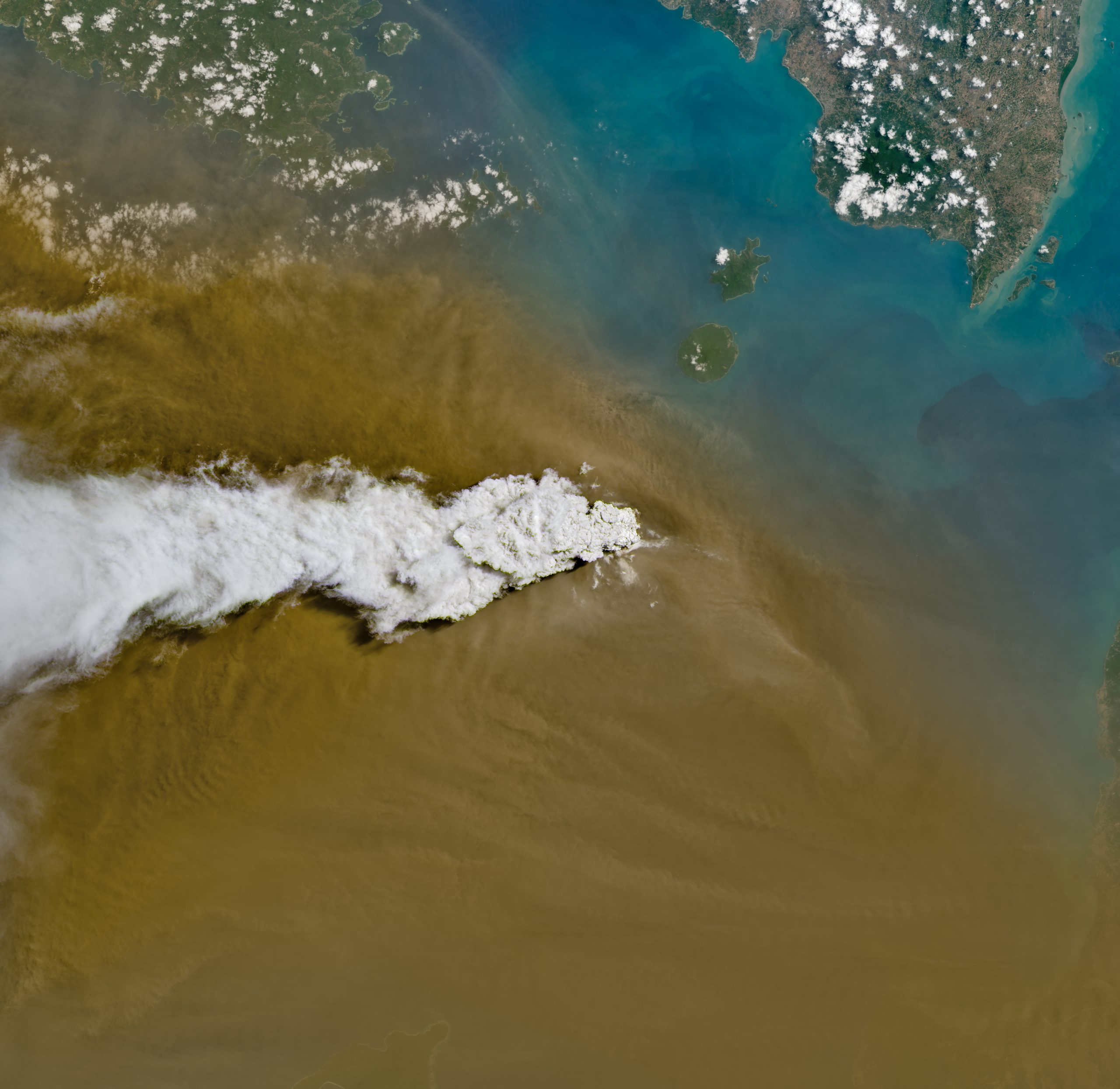 Indonesia’s Anak Krakatau – Anak Krakatau erupts ash and volcanic gases in this image acquired with the OLI (Operational Land Imager) on Landsat 8 on Sept. 5, 2026.