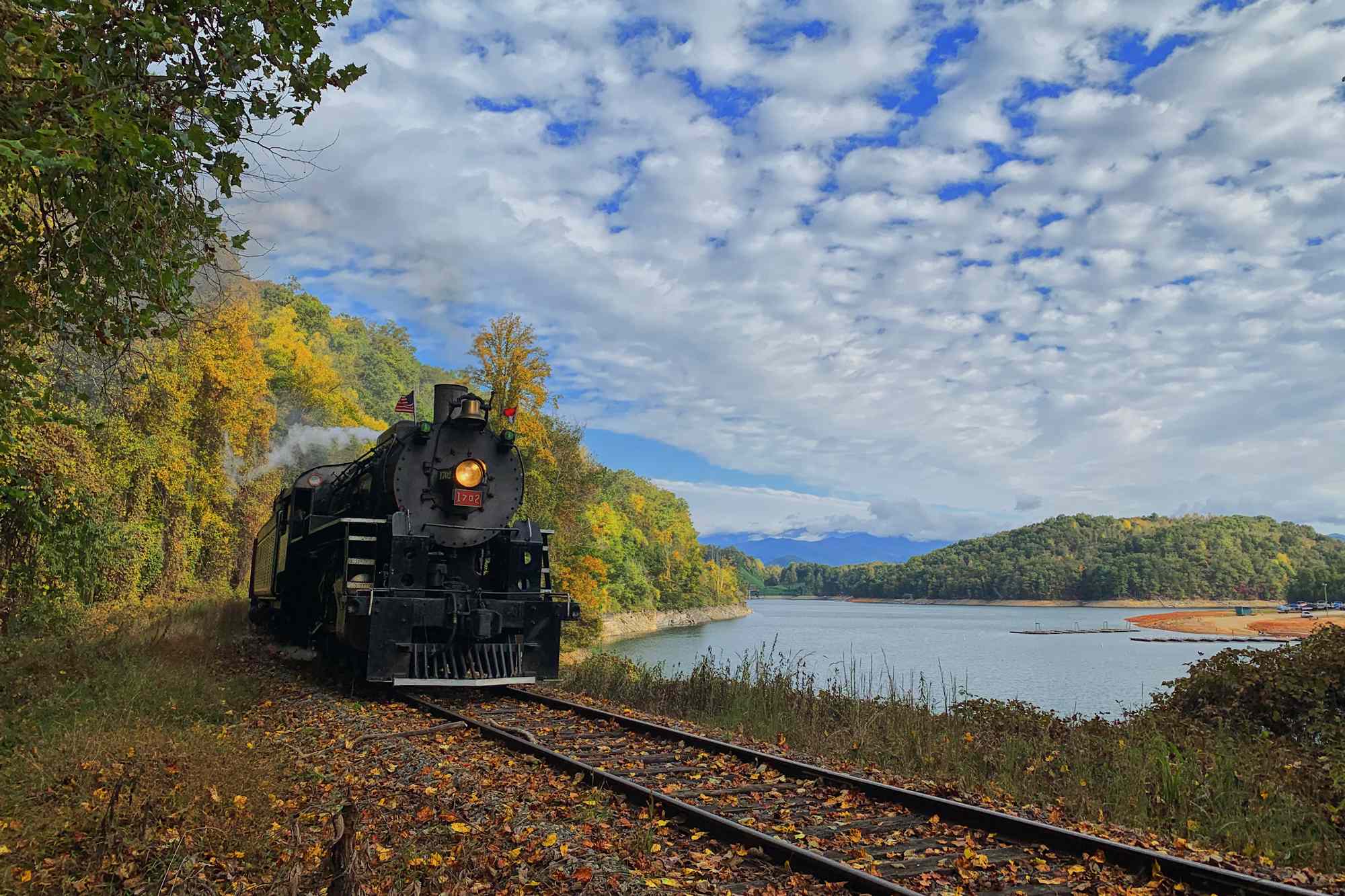 This North Carolina Railroad Runs Through an Iconic National Park—and It’s a Perfect Leaf-peeping Trip #Travel All aboard the Great Smoky Mountains Railroad.