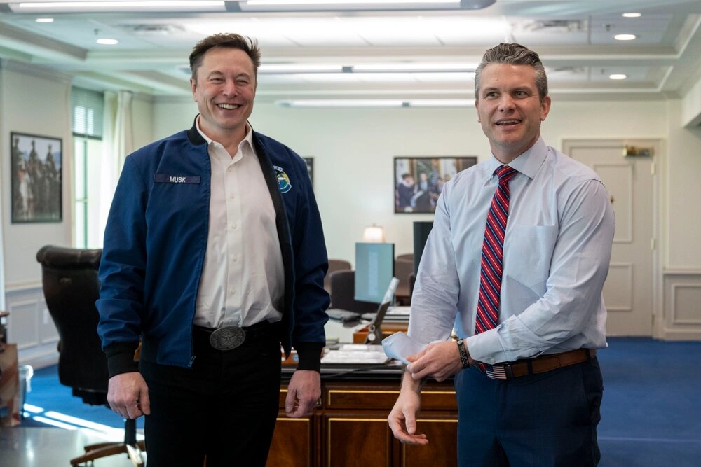 Secretary of War Pete Hegseth Taps Elon Musk for New Pentagon Role Focused on Futuristic Warfare – The world’s richest man, the legend, Elon Musk has returned to the Trump administration.
The post Secretary of War Pete Hegseth Taps Elon Musk for New Pentagon Role Focused on Futuristic Warfare appeared first on The Gateway Pundit.